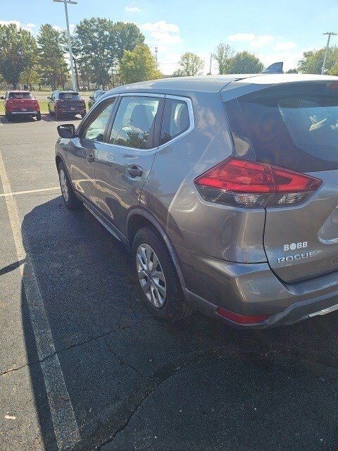2017 Nissan Rogue S photo 2