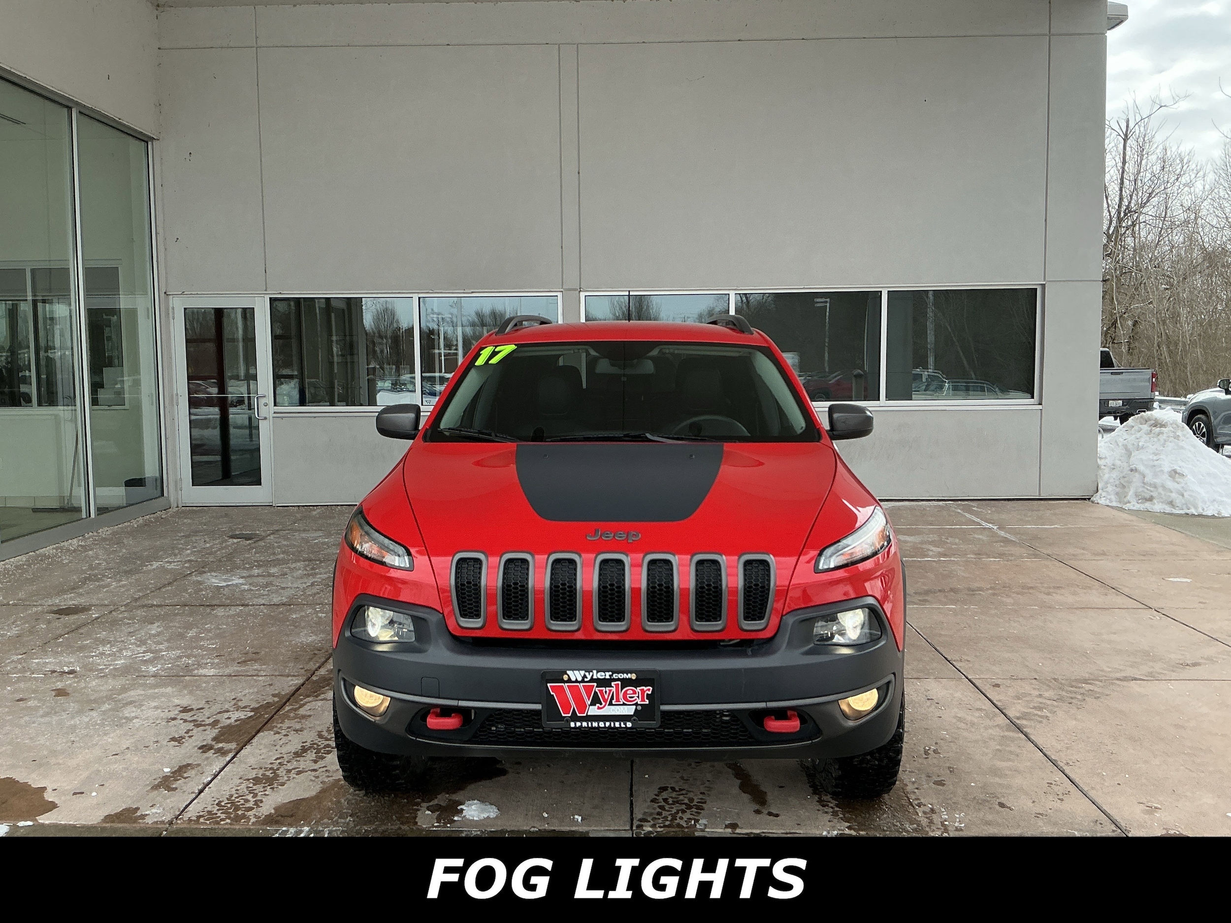 Used 2017 Jeep Cherokee Trailhawk with VIN 1C4PJMBS8HW589907 for sale in Springfield, OH