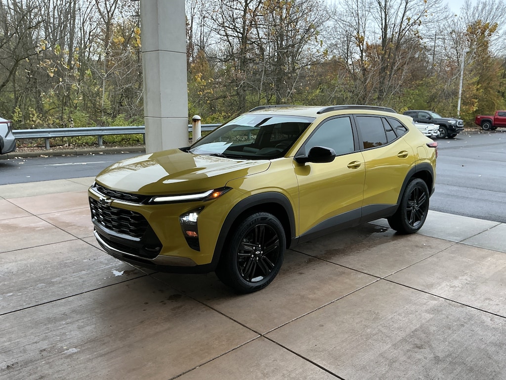 Used 2025 Chevrolet Trax FWD 4dr ACTIV SUV