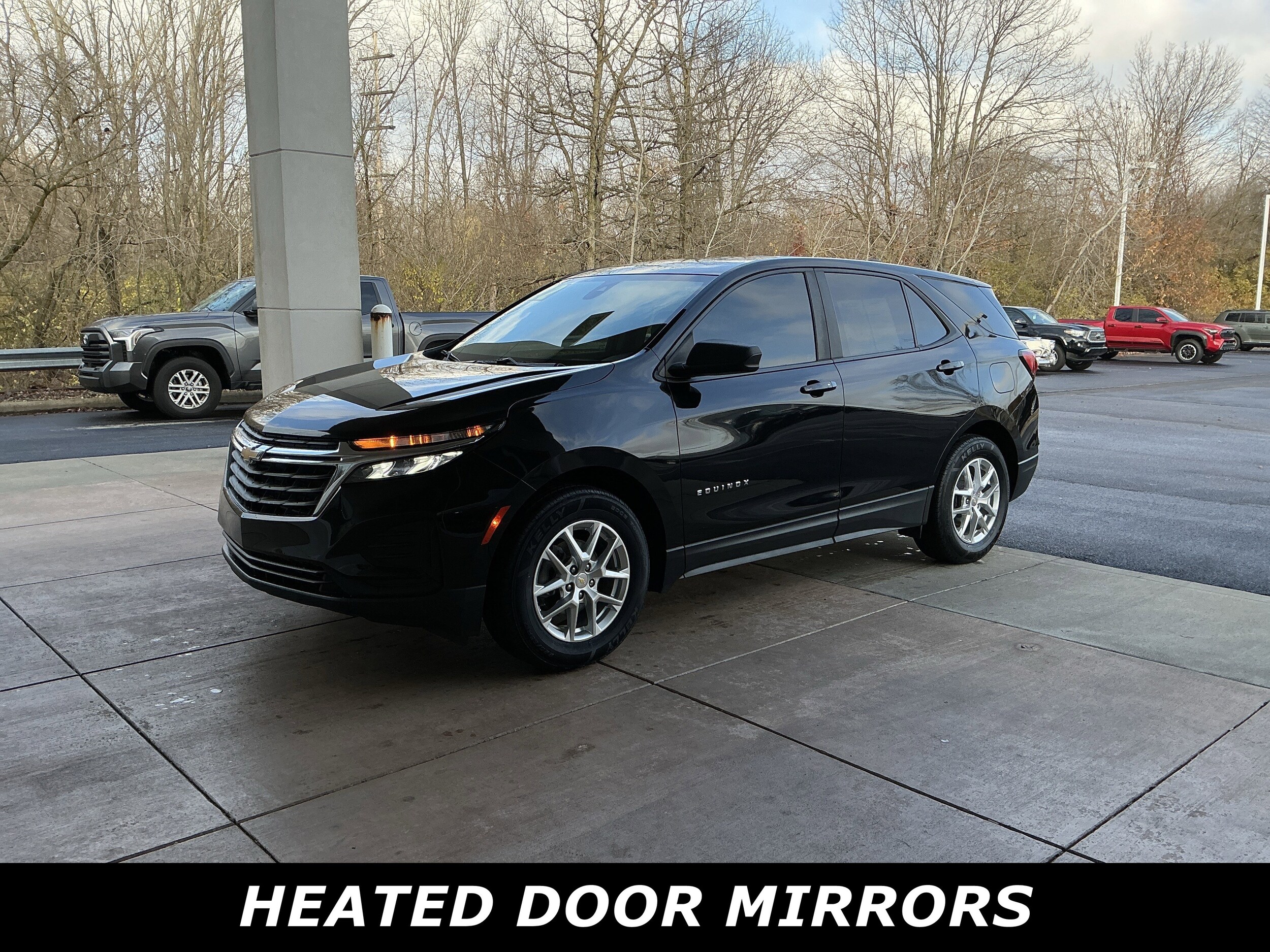 2022 Chevrolet Equinox LS photo 2