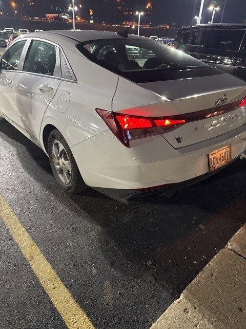 2023 Hyundai Elantra SE photo 2