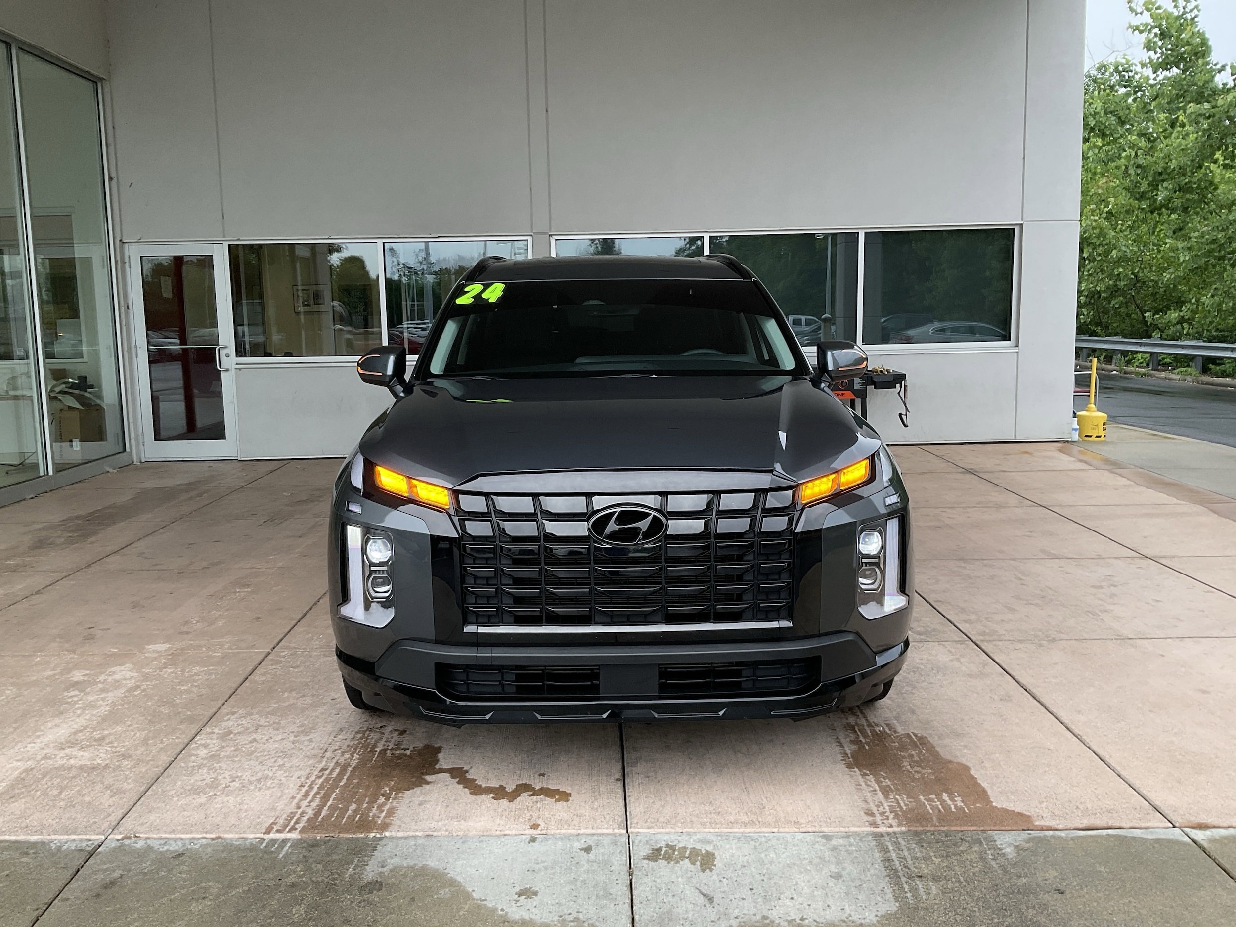 Used 2024 Hyundai Palisade XRT with VIN KM8R3DGE2RU657729 for sale in Springfield, OH