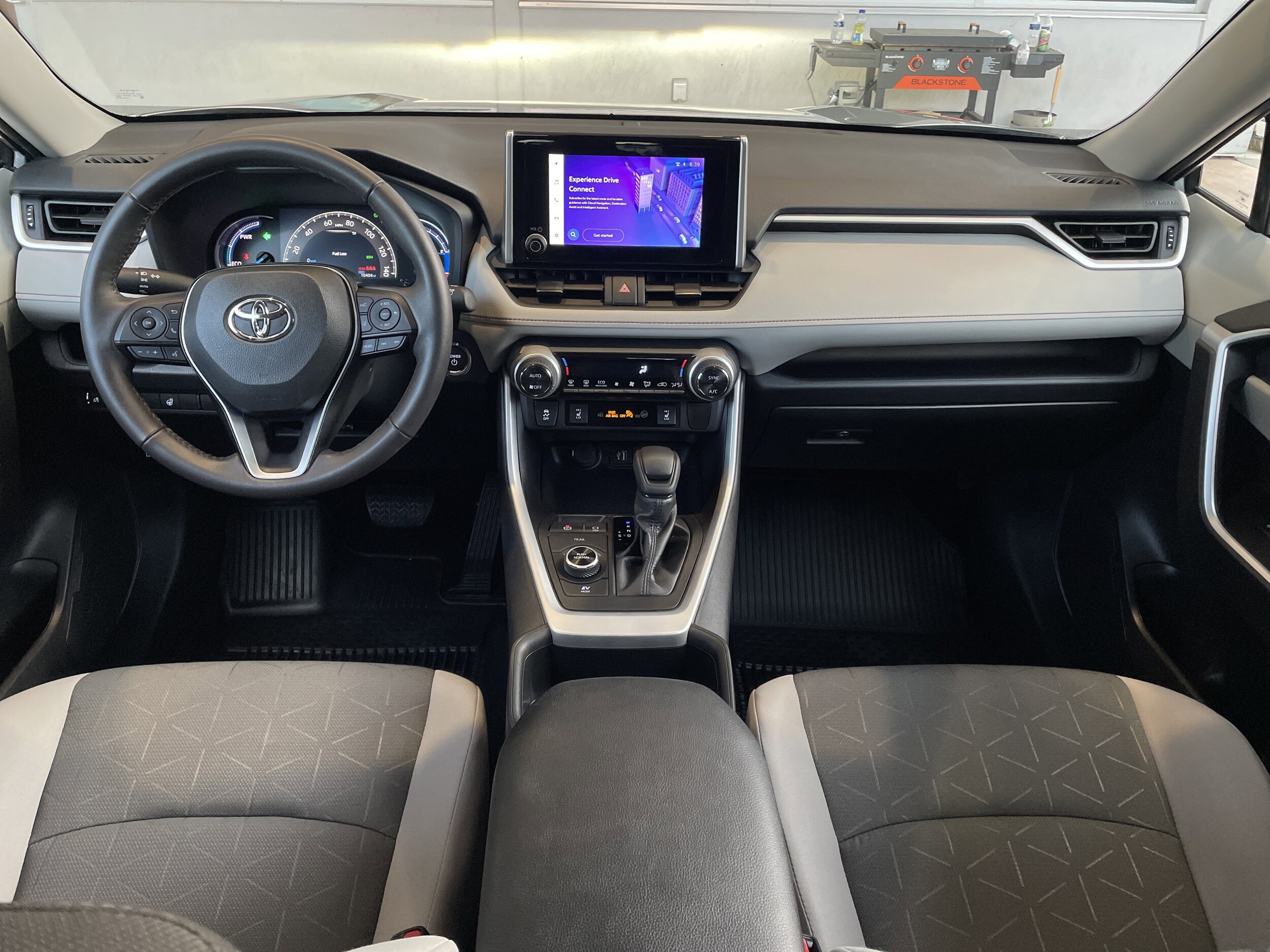 2024 Toyota RAV4 Hybrid XLE photo 3