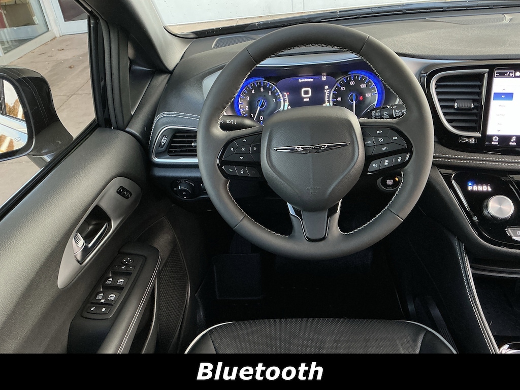 Used 2025 Chrysler Pacifica Limited FWD Van Passenger Van