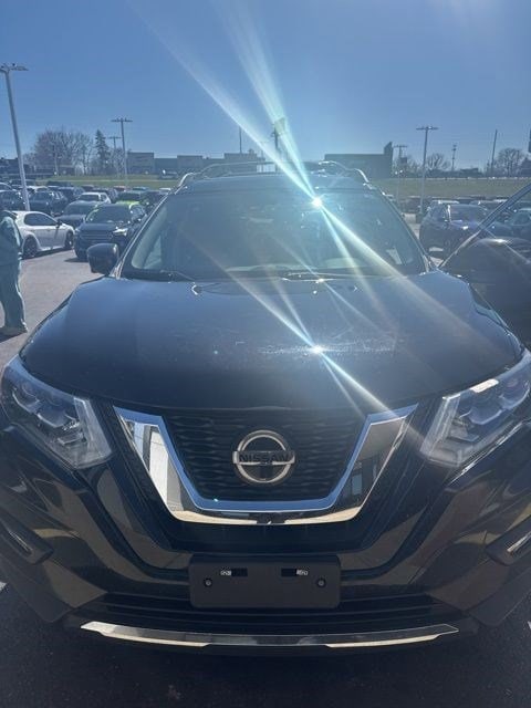 Used 2018 Nissan Rogue SL with VIN 5N1AT2MV2JC760133 for sale in Springfield, OH