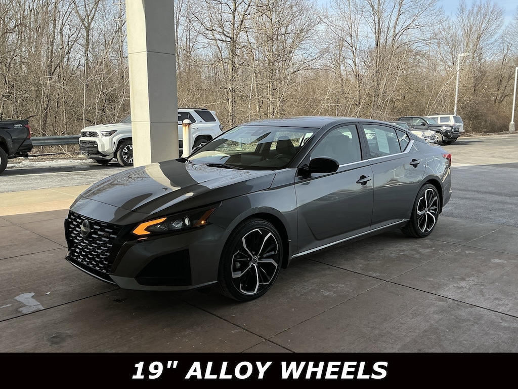 Used 2023 Nissan Altima 2.5 SR Sedan Sedan