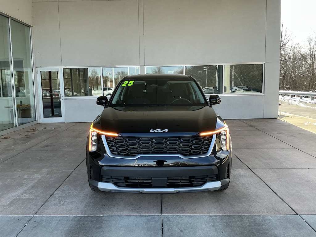 Used 2025 Kia Sorento LX FWD SUV