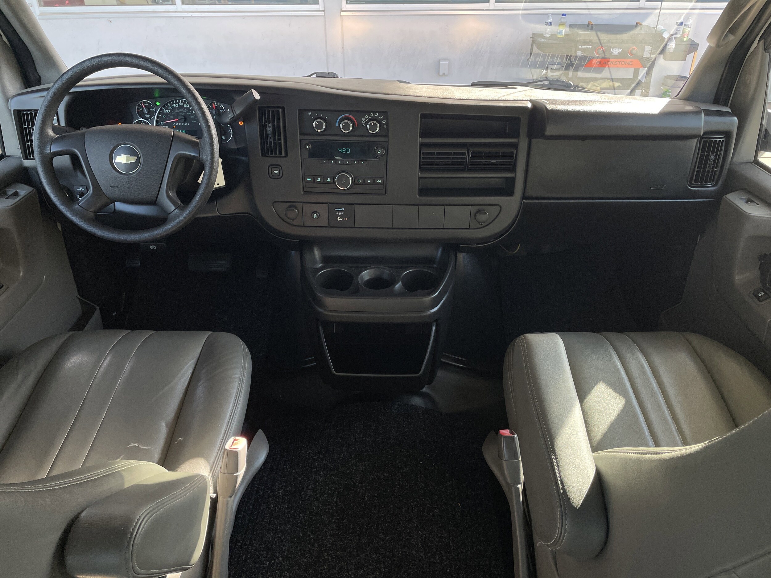 2014 Chevrolet Express Cargo 2500 Van photo 3