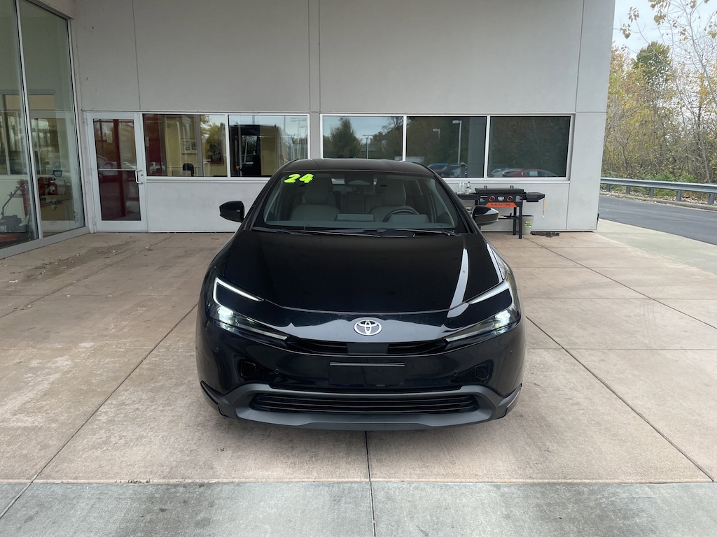 Used 2024 Toyota Prius LE Hatchback