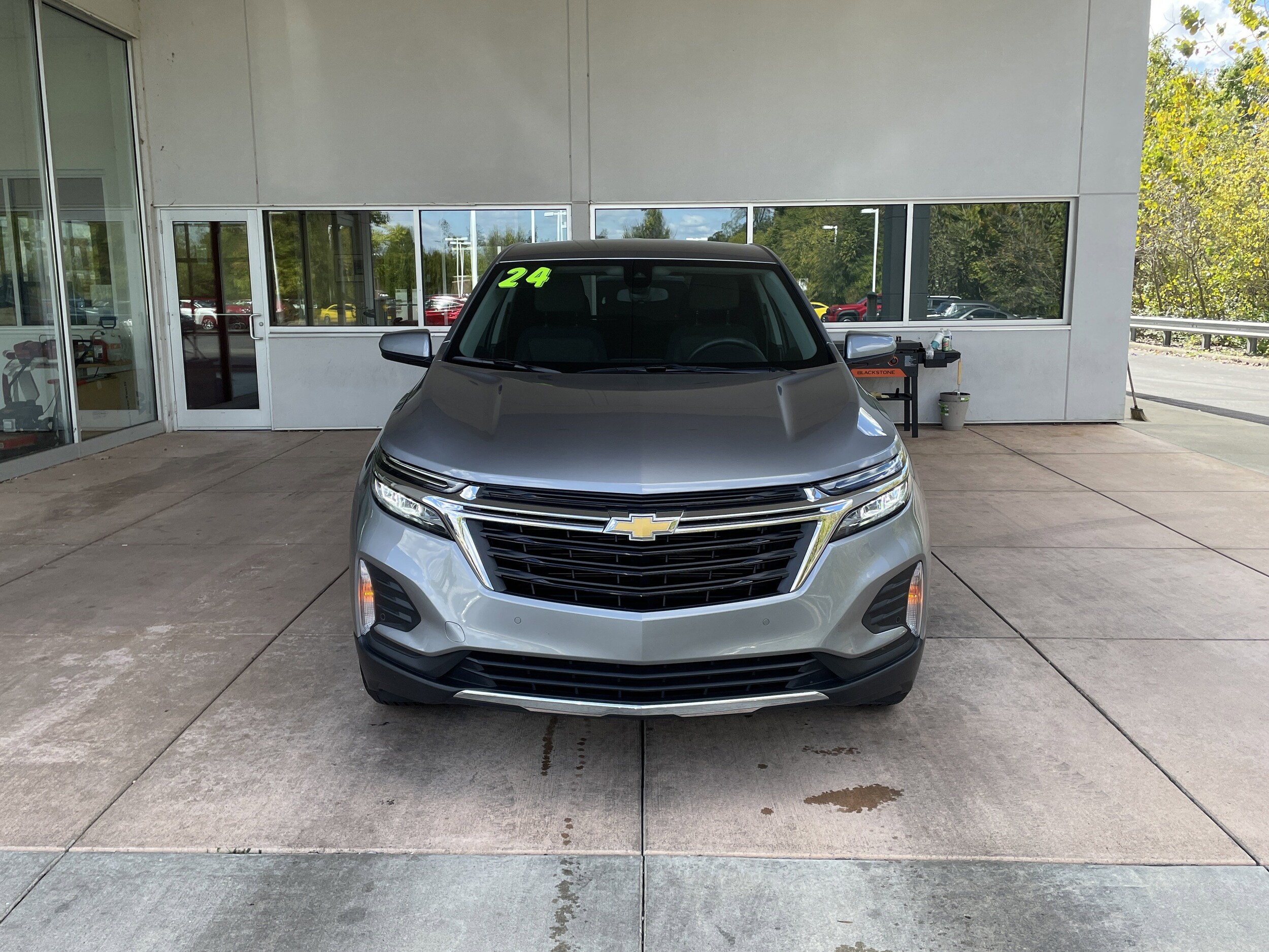 2024 Chevrolet Equinox LT photo 2
