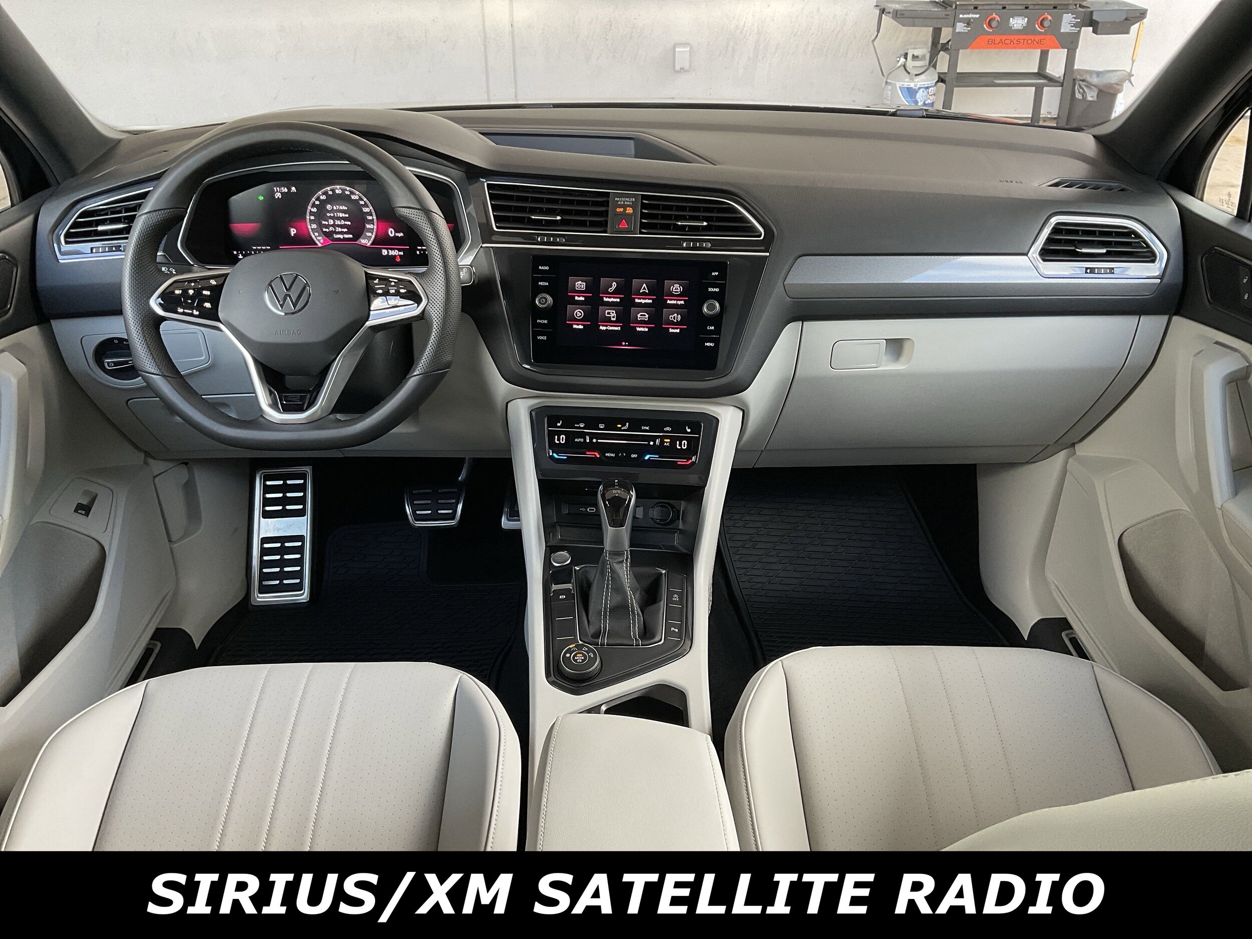 2024 Volkswagen Tiguan SE R-Line Black photo 4