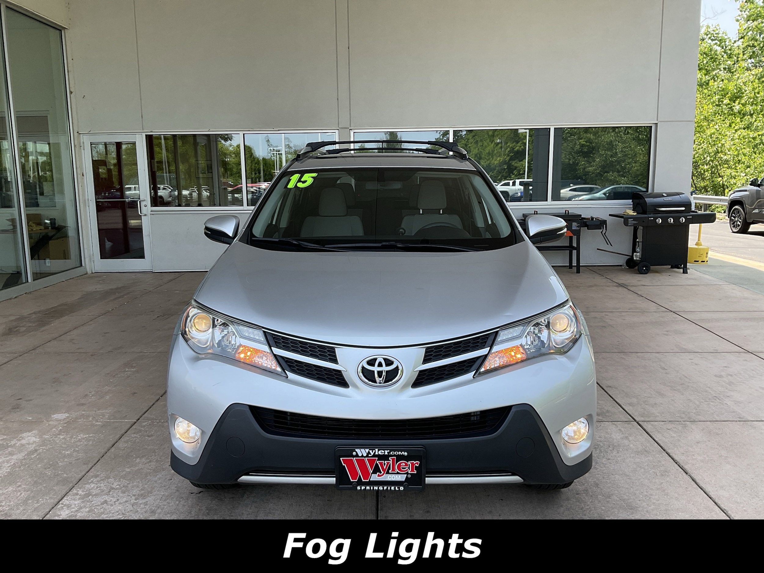 Used 2015 Toyota RAV4 XLE with VIN JTMWFREV6FD071092 for sale in Springfield, OH