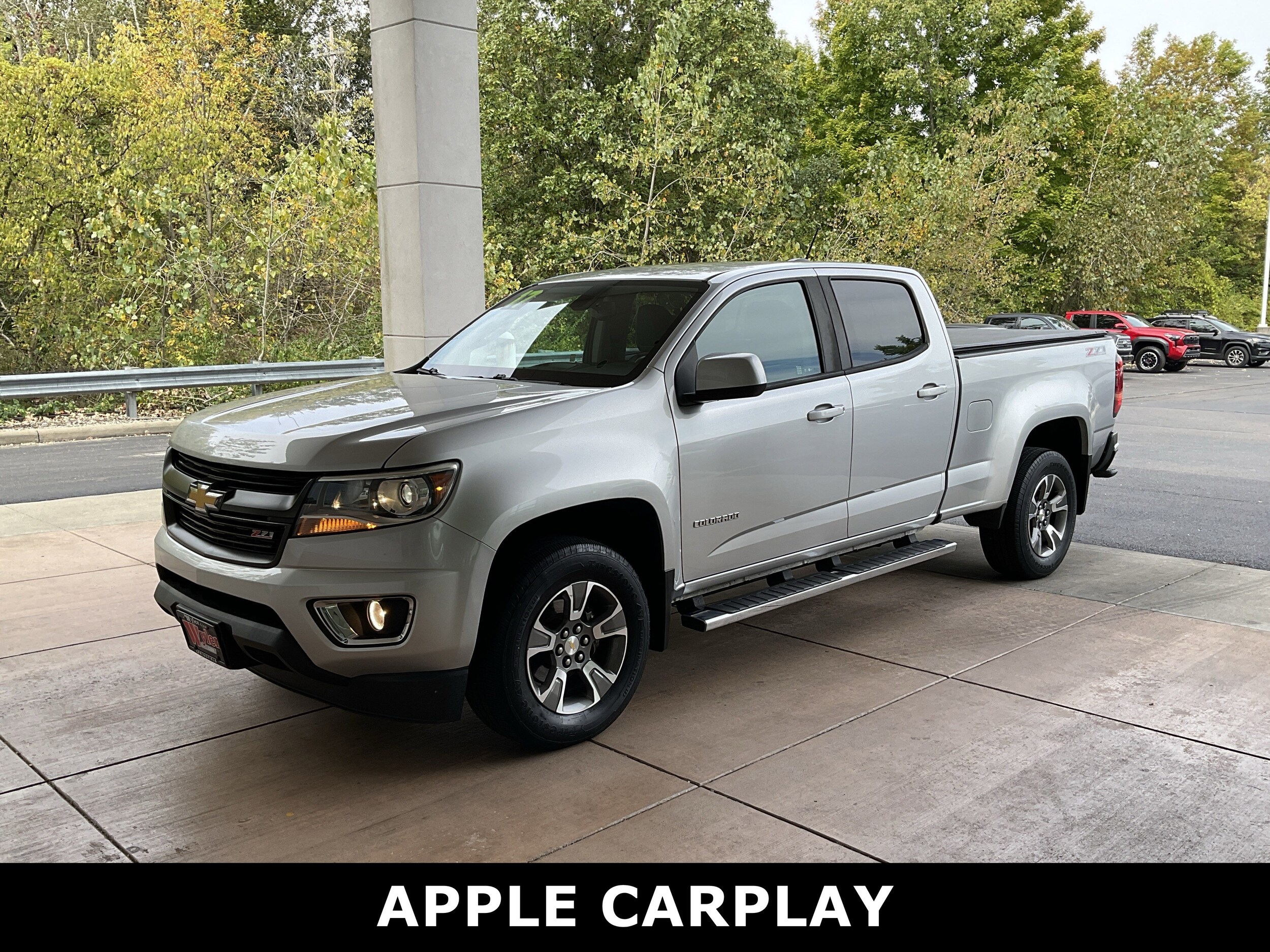 2017 Chevrolet Colorado Z71 photo 2