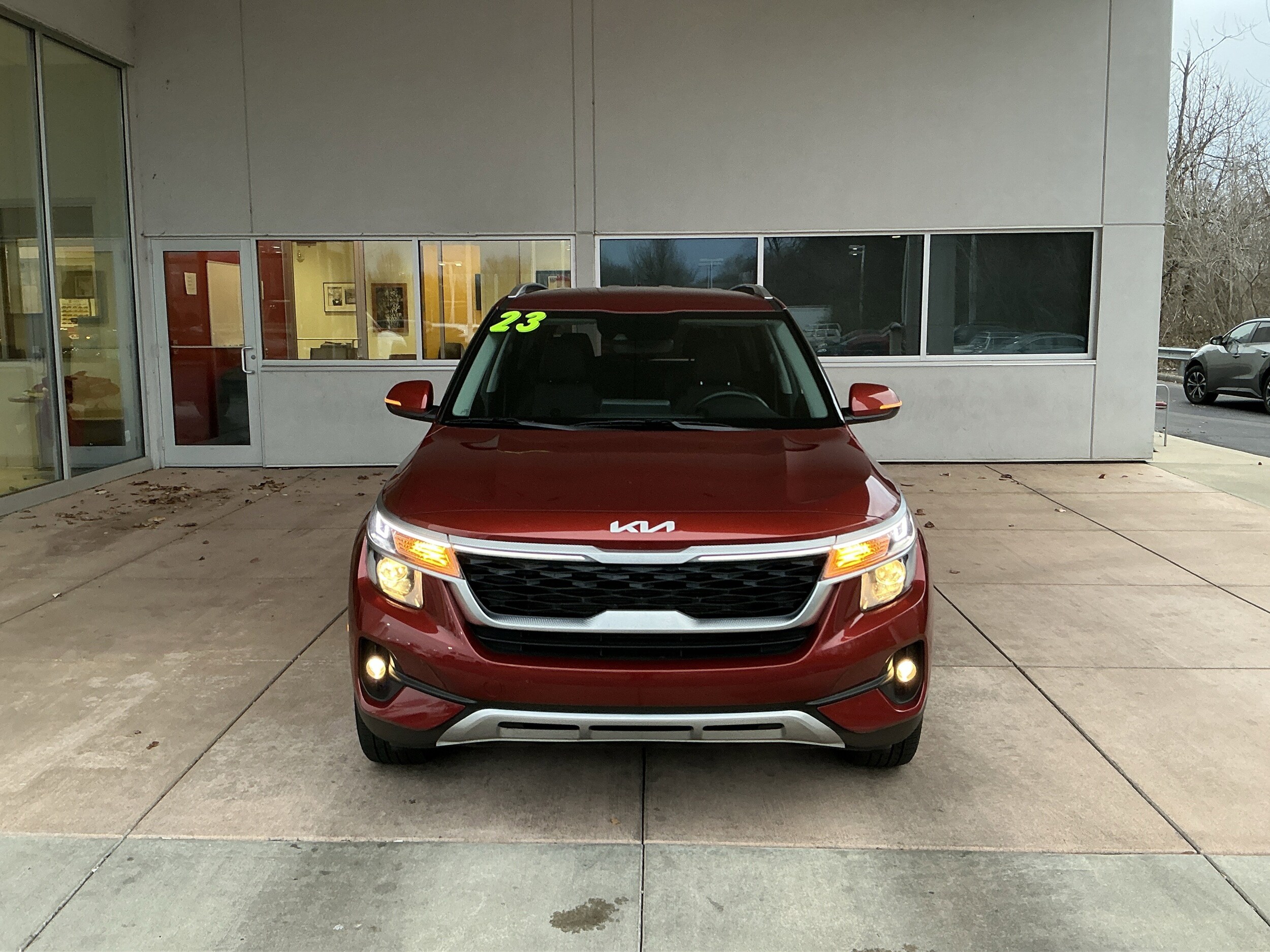 2023 Kia Seltos S photo 2