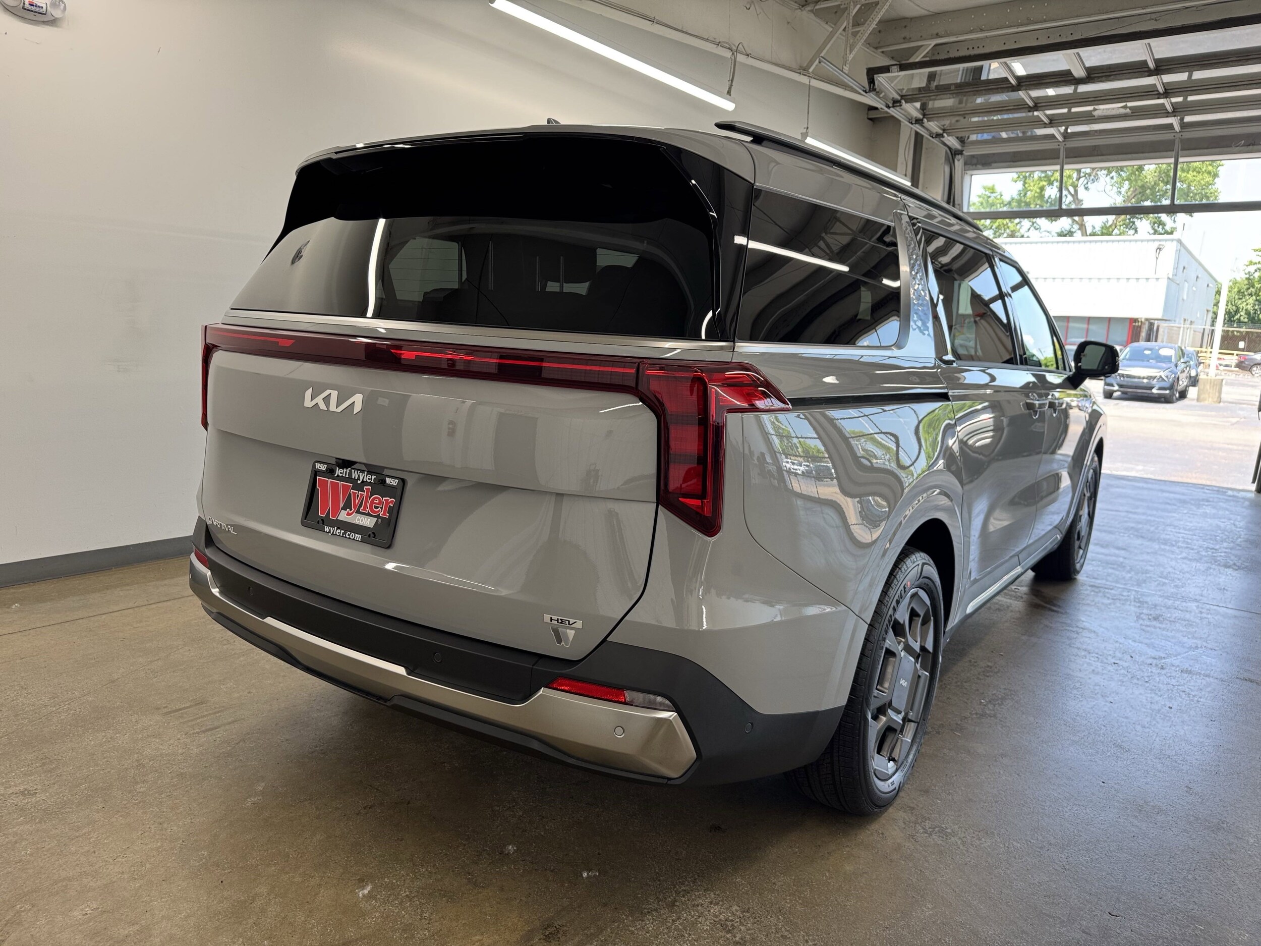 2026 Kia Carnival SX photo 3