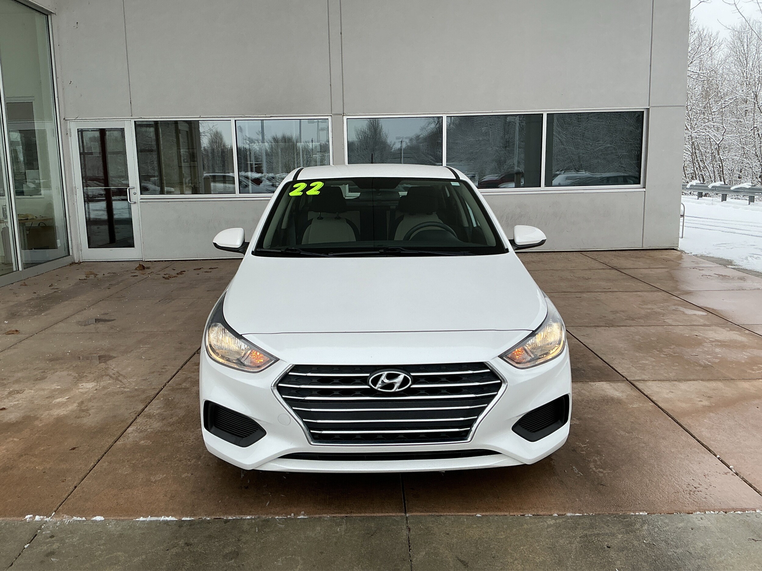 2022 Hyundai Accent SEL photo 2