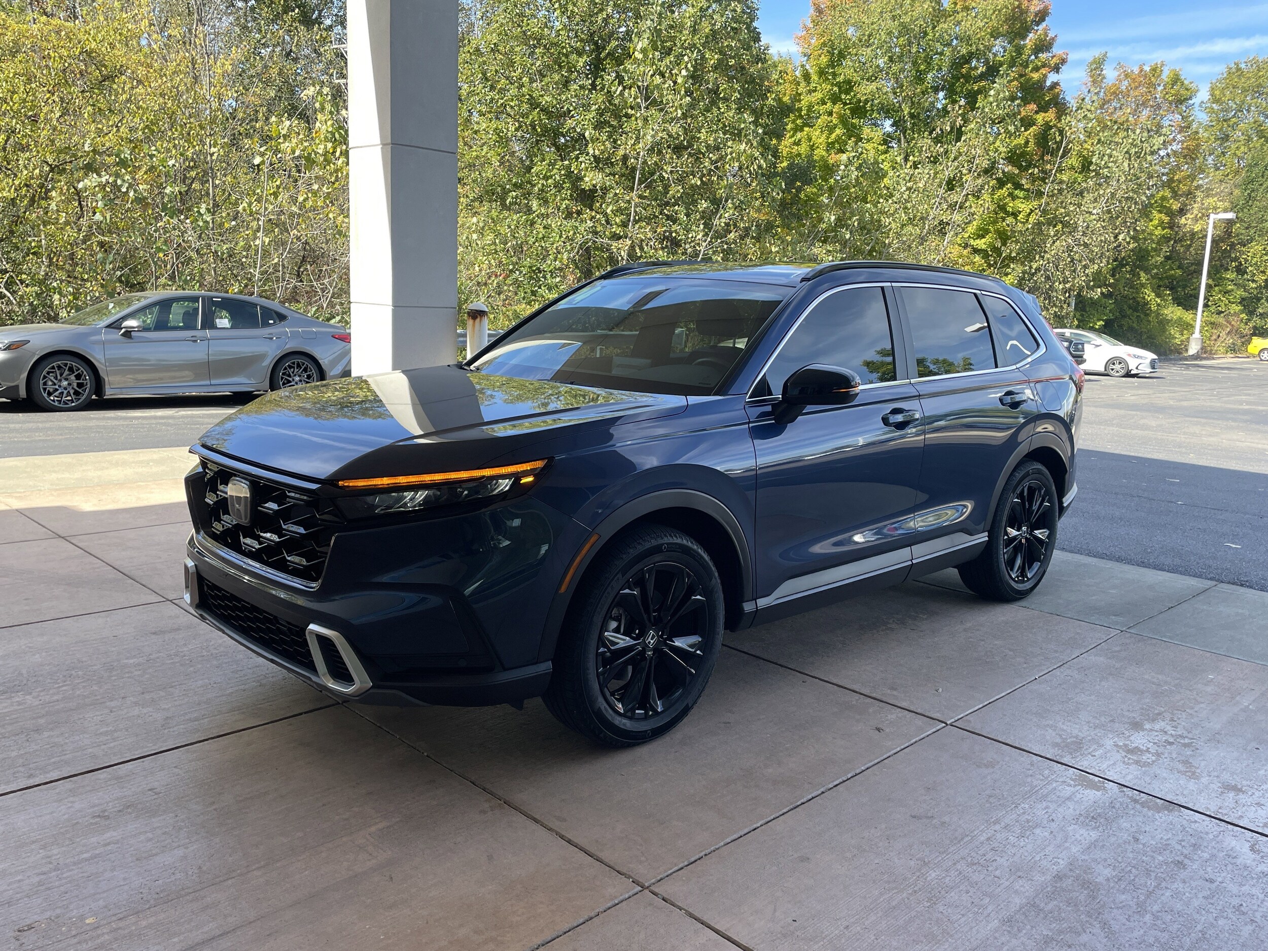 2024 Honda CR-V Hybrid Sport Touring photo 2