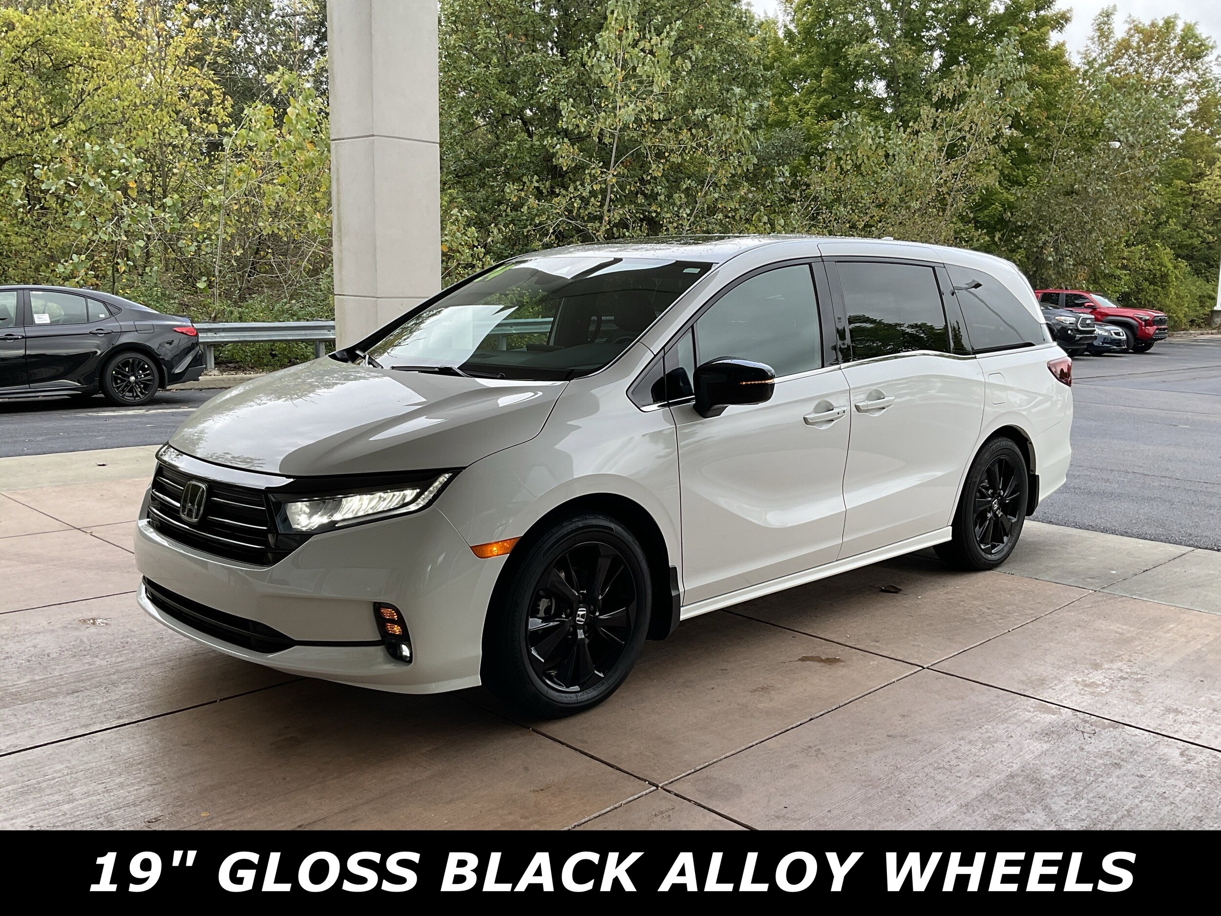 2024 Honda Odyssey Sport photo 2
