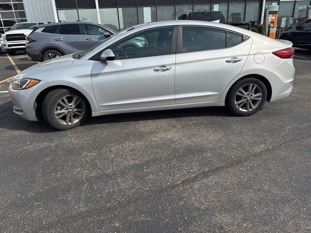 2017 Hyundai Elantra Value Edition photo 3