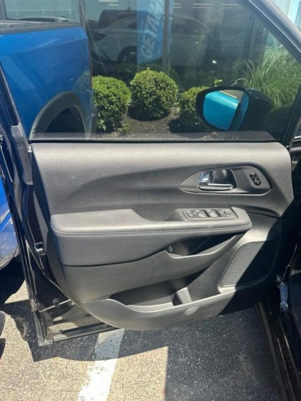 Used 2025 Chrysler Pacifica Hybrid Select FWD Van Passenger Van