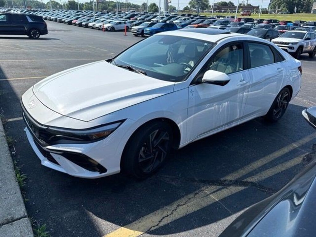 Used 2024 Hyundai Elantra Limited IVT Sedan