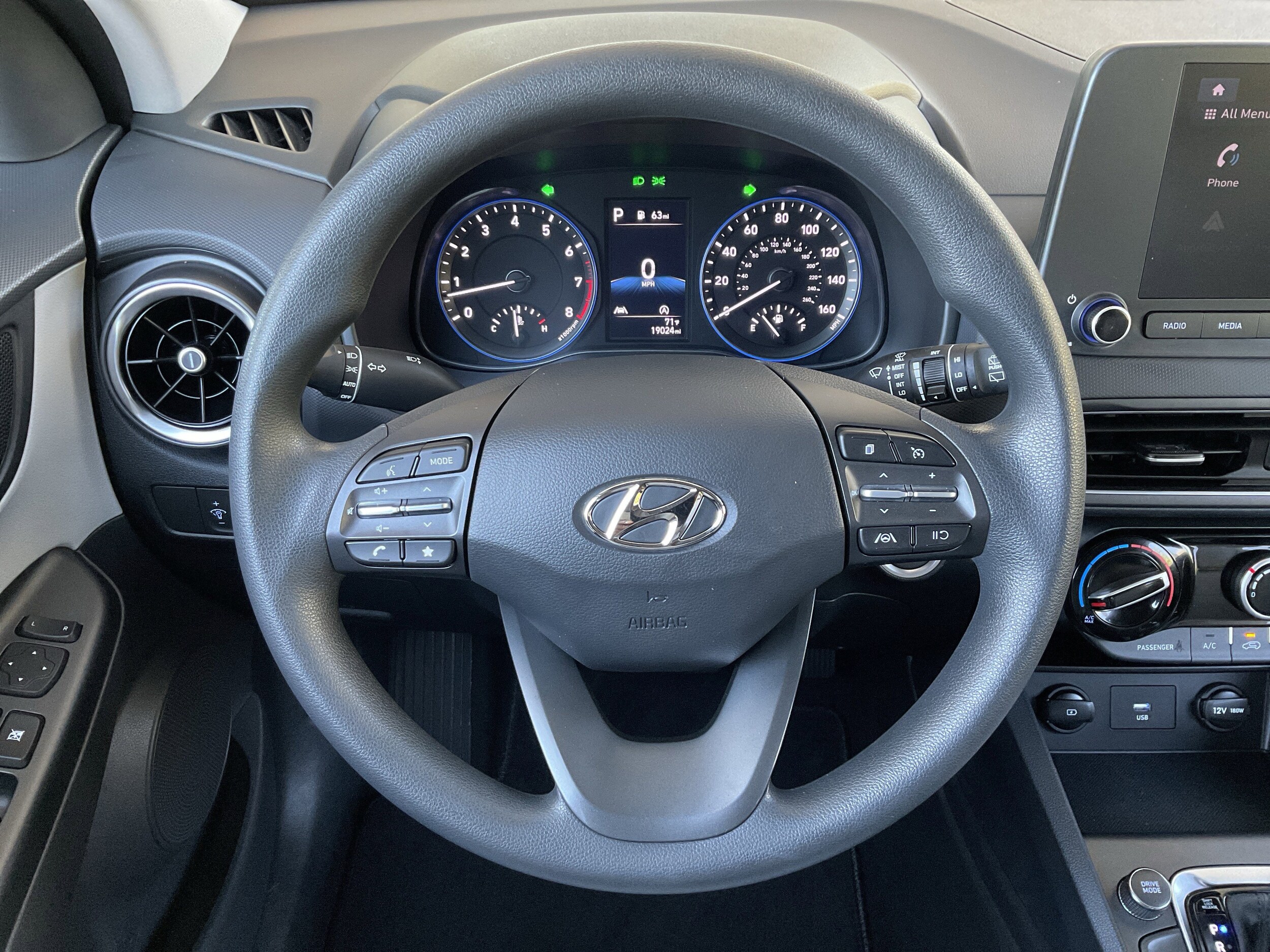 2023 Hyundai Kona SEL photo 2