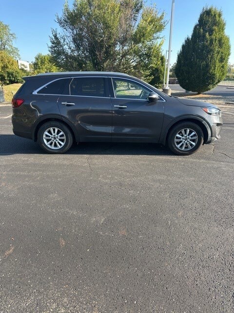 2019 Kia Sorento LX photo 2