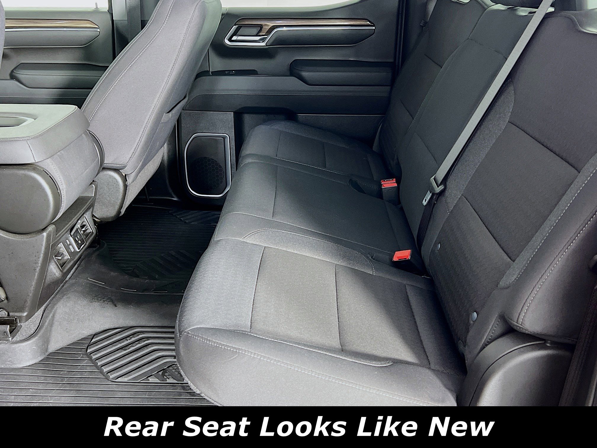 2024 Chevrolet Silverado 1500 RST photo 4