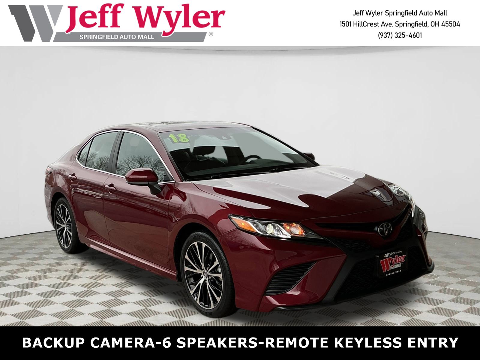 2018 Toyota Camry SE's photo