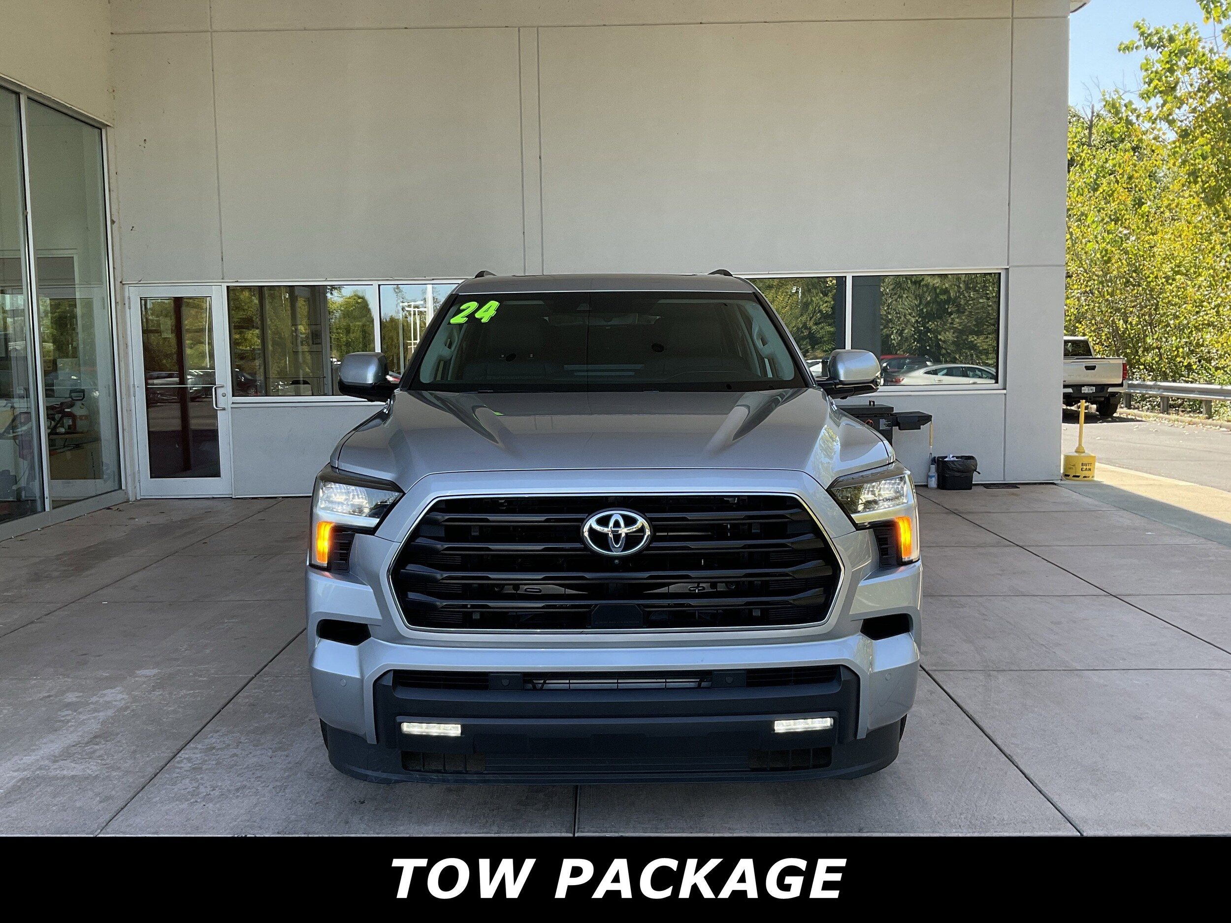 2024 Toyota Sequoia SR5 photo 2