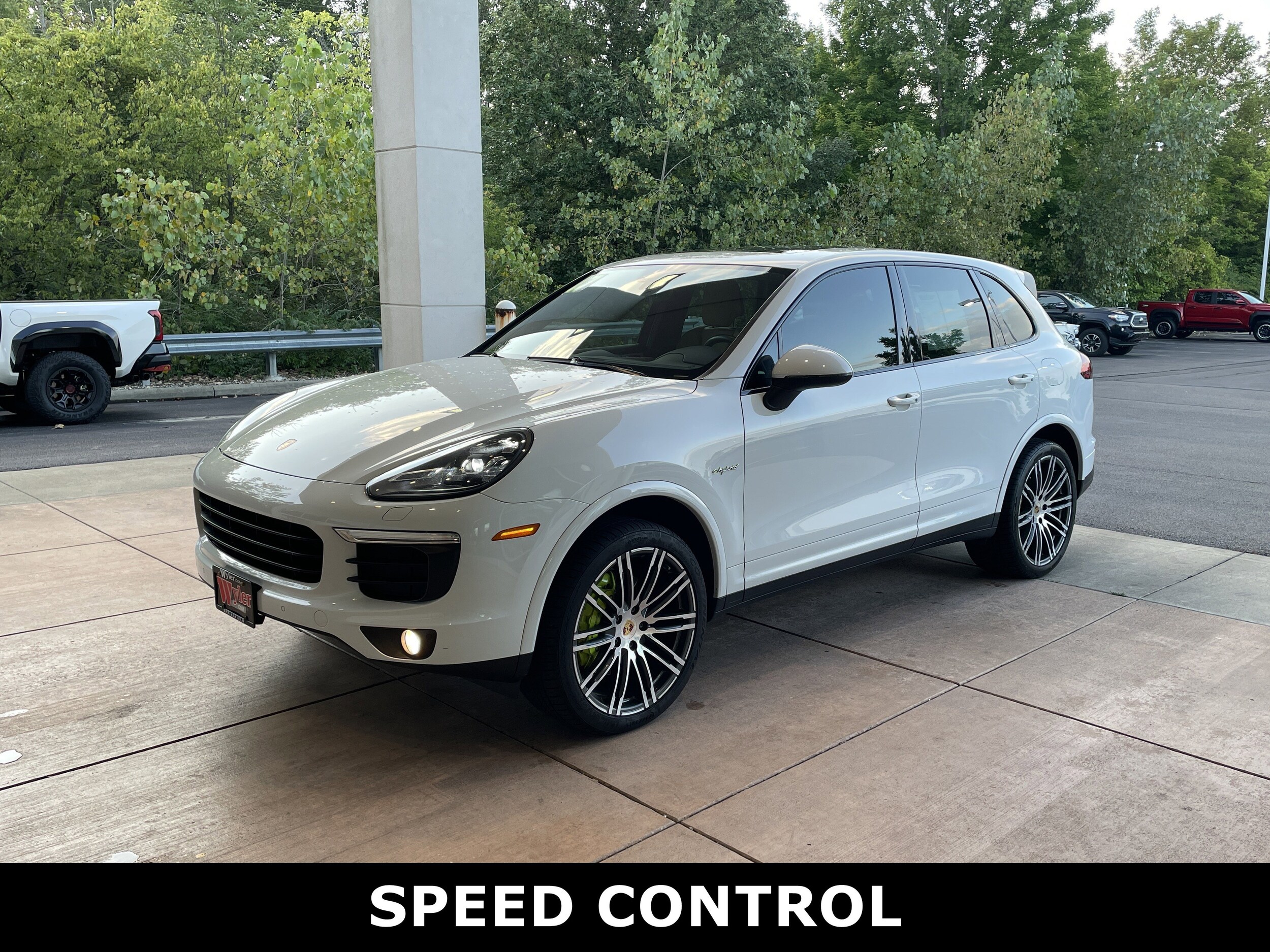 2017 Porsche Cayenne S E-Hybrid photo 2