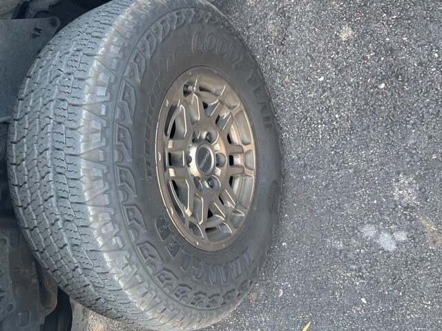 2023 Toyota Tacoma SR5 Double Cab V6 photo 2