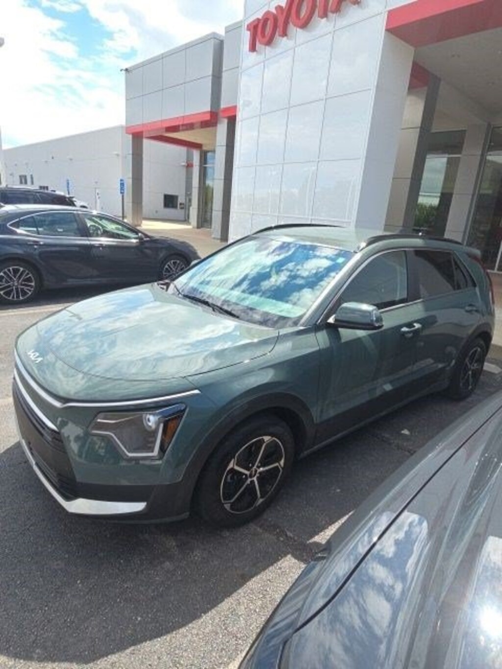 Used 2024 Kia Niro EX FWD SUV
