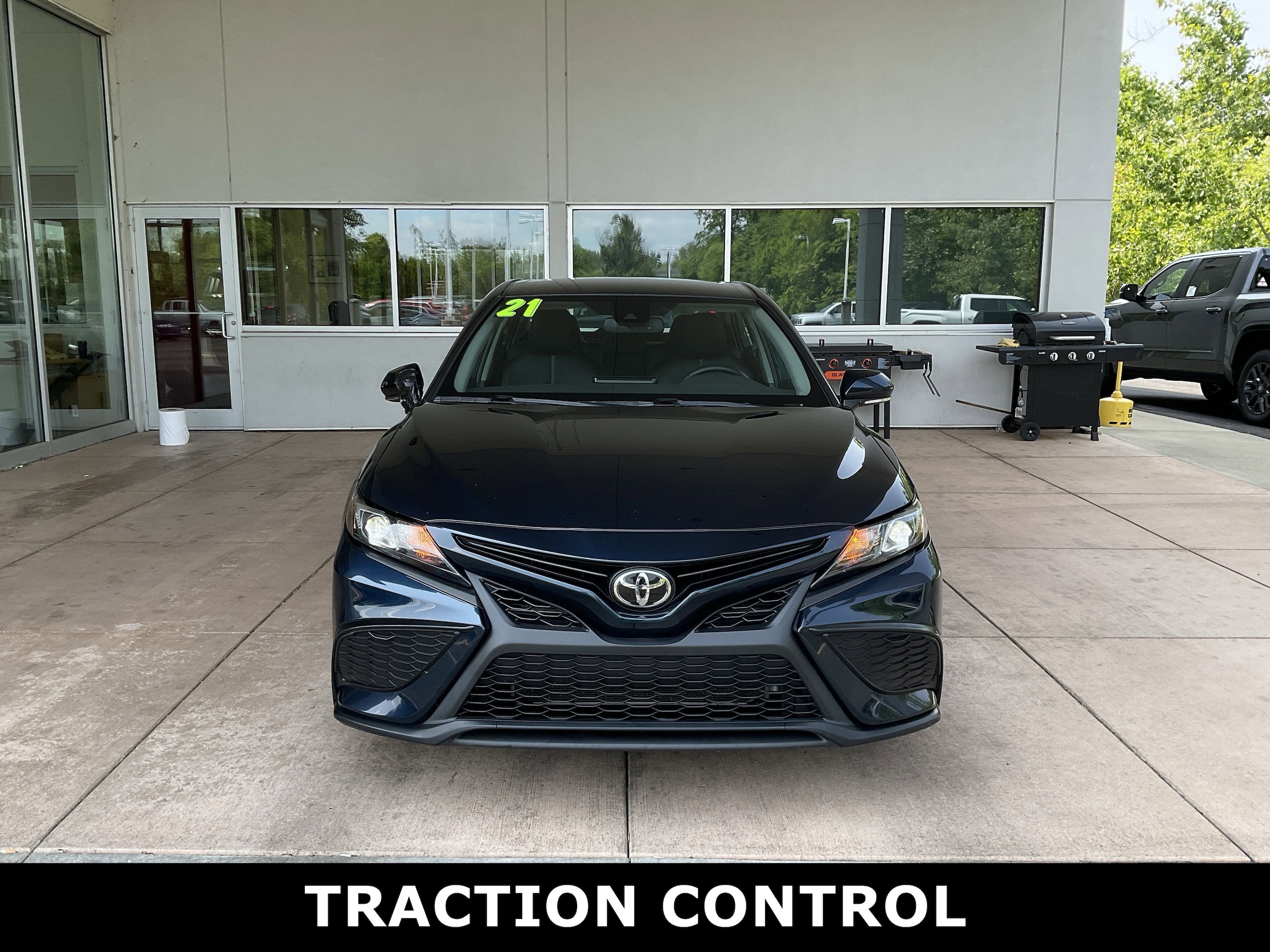 Used 2021 Toyota Camry SE with VIN 4T1T11AK5MU545198 for sale in Springfield, OH