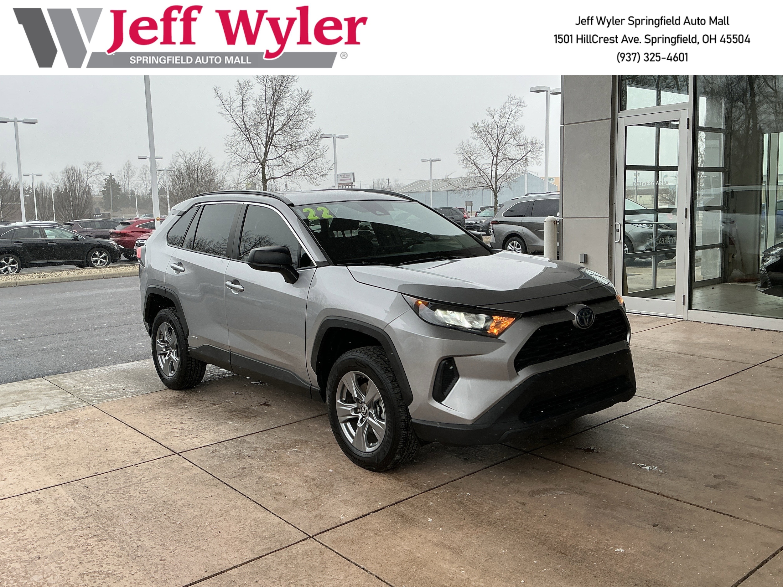 2022 Toyota RAV4 LE's photo