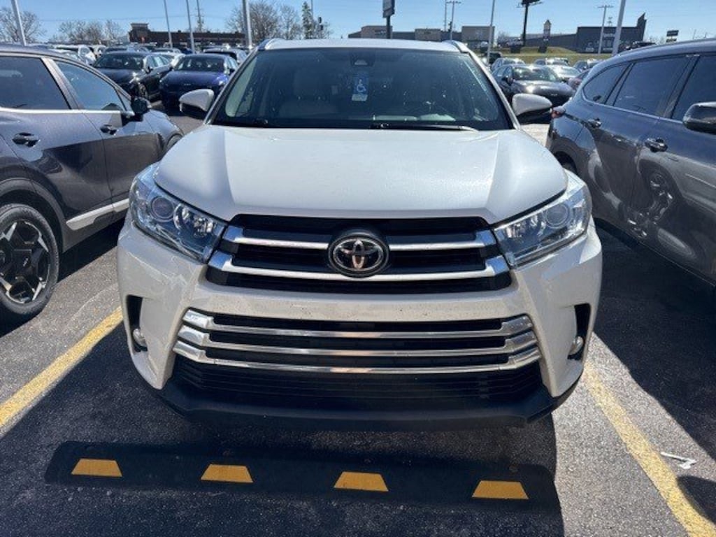 Used 2017 Toyota Highlander Limited V6 AWD SUV
