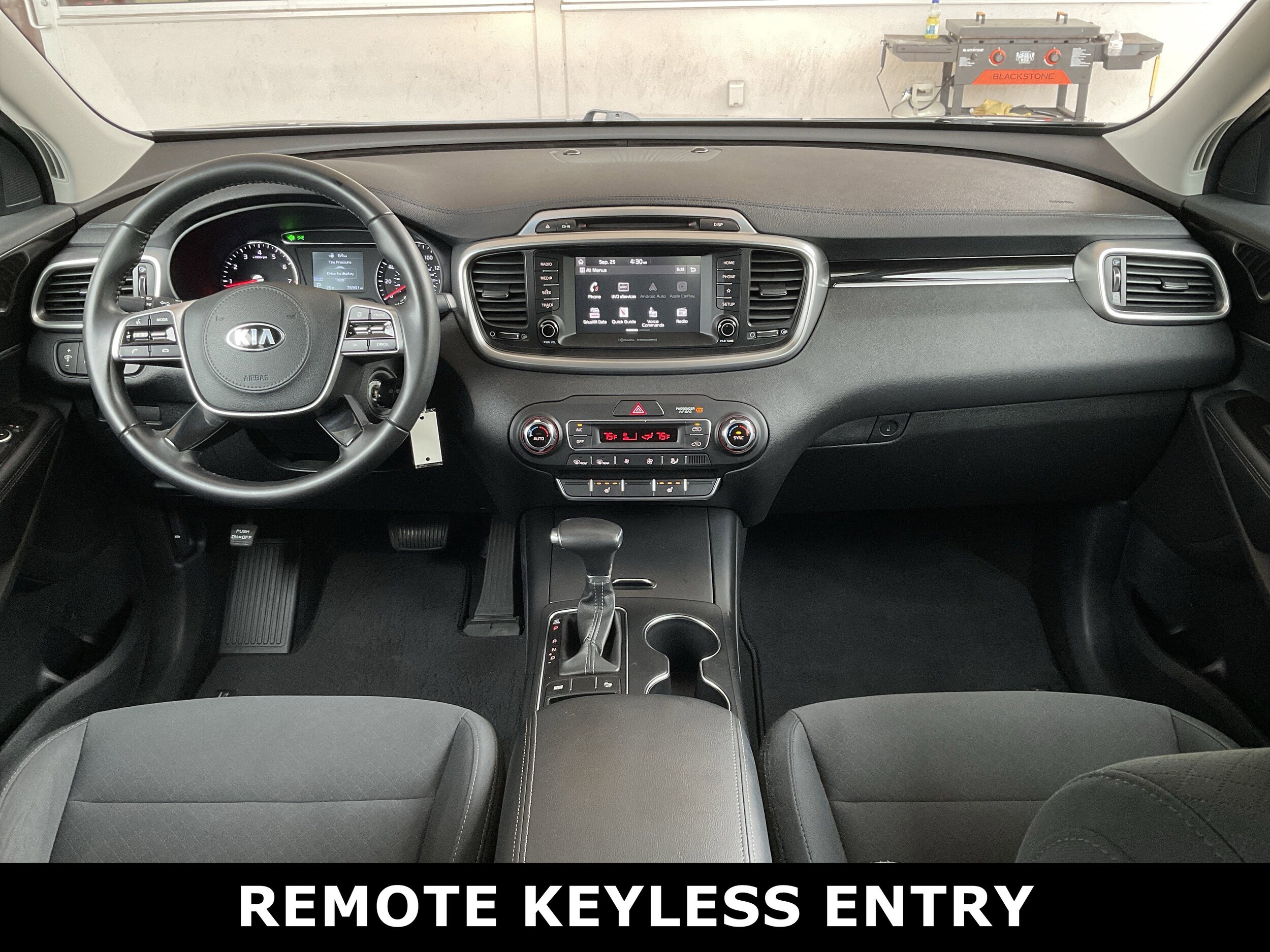2019 Kia Sorento LX photo 3