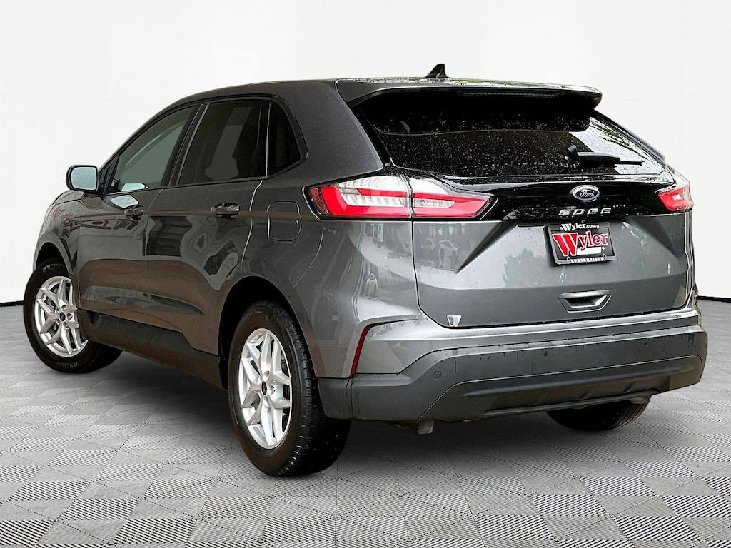 Used 2021 Ford Edge SE FWD SUV