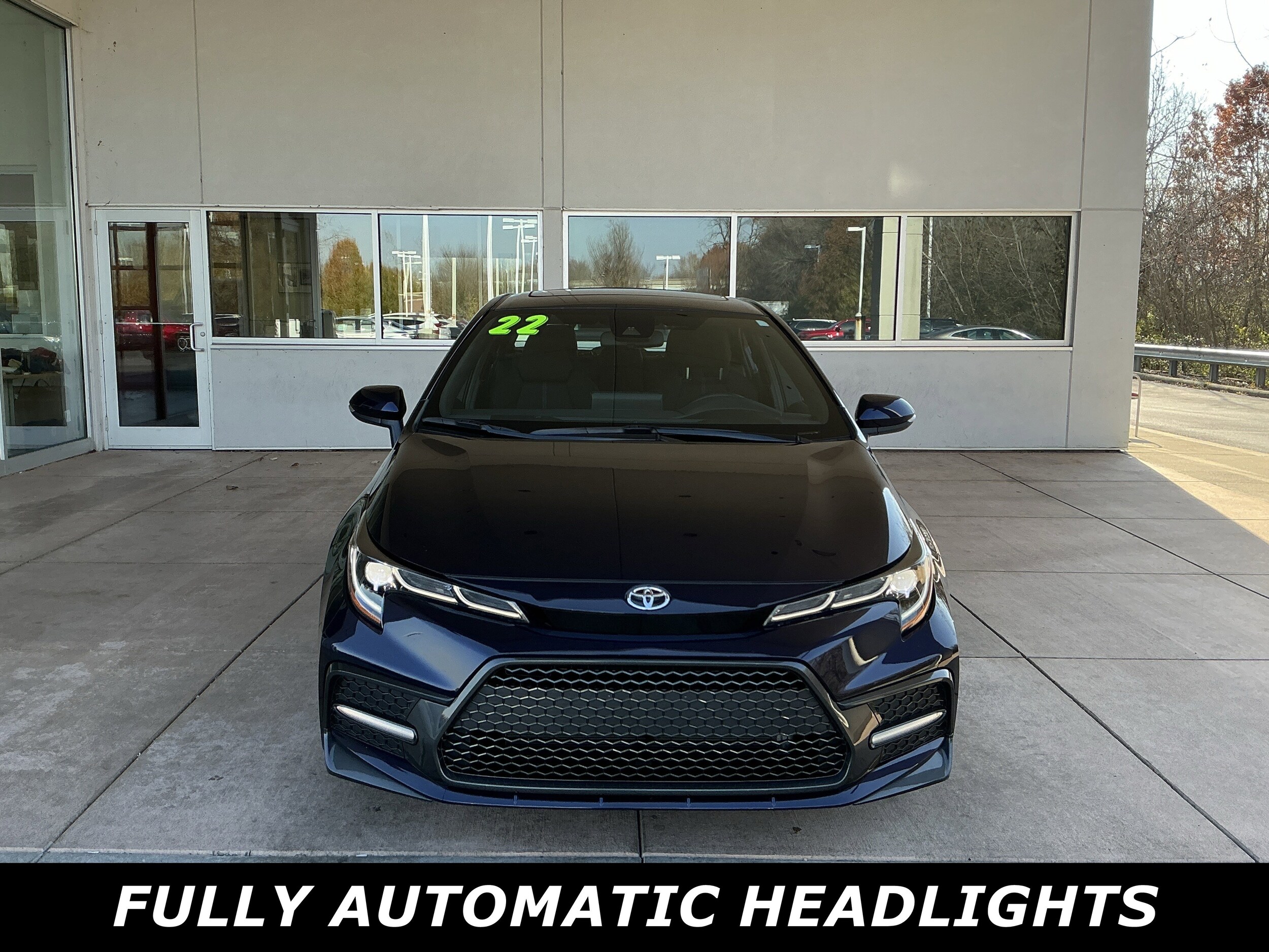 2022 Toyota Corolla SE photo 2