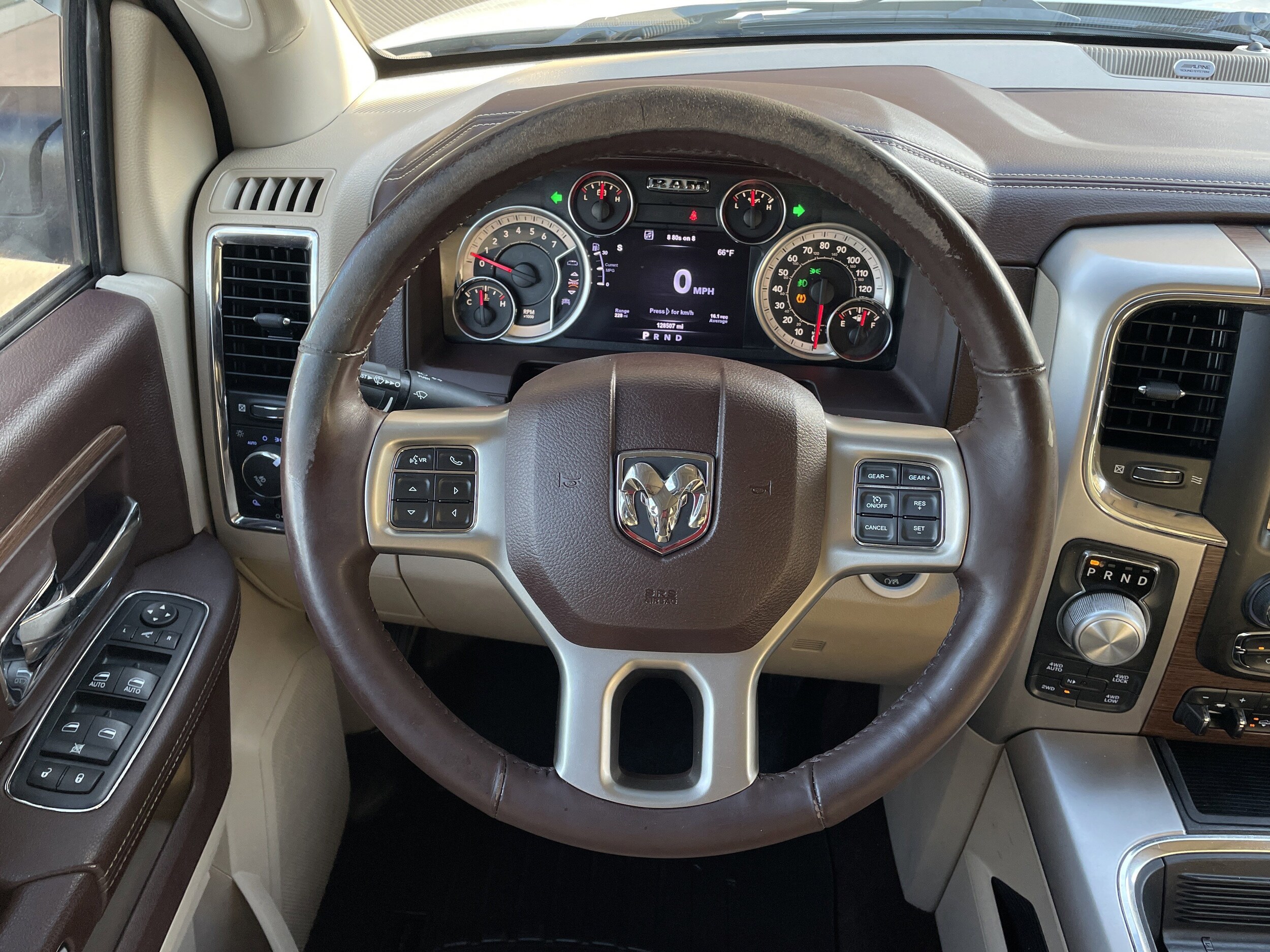 2017 Ram 1500 Laramie photo 4