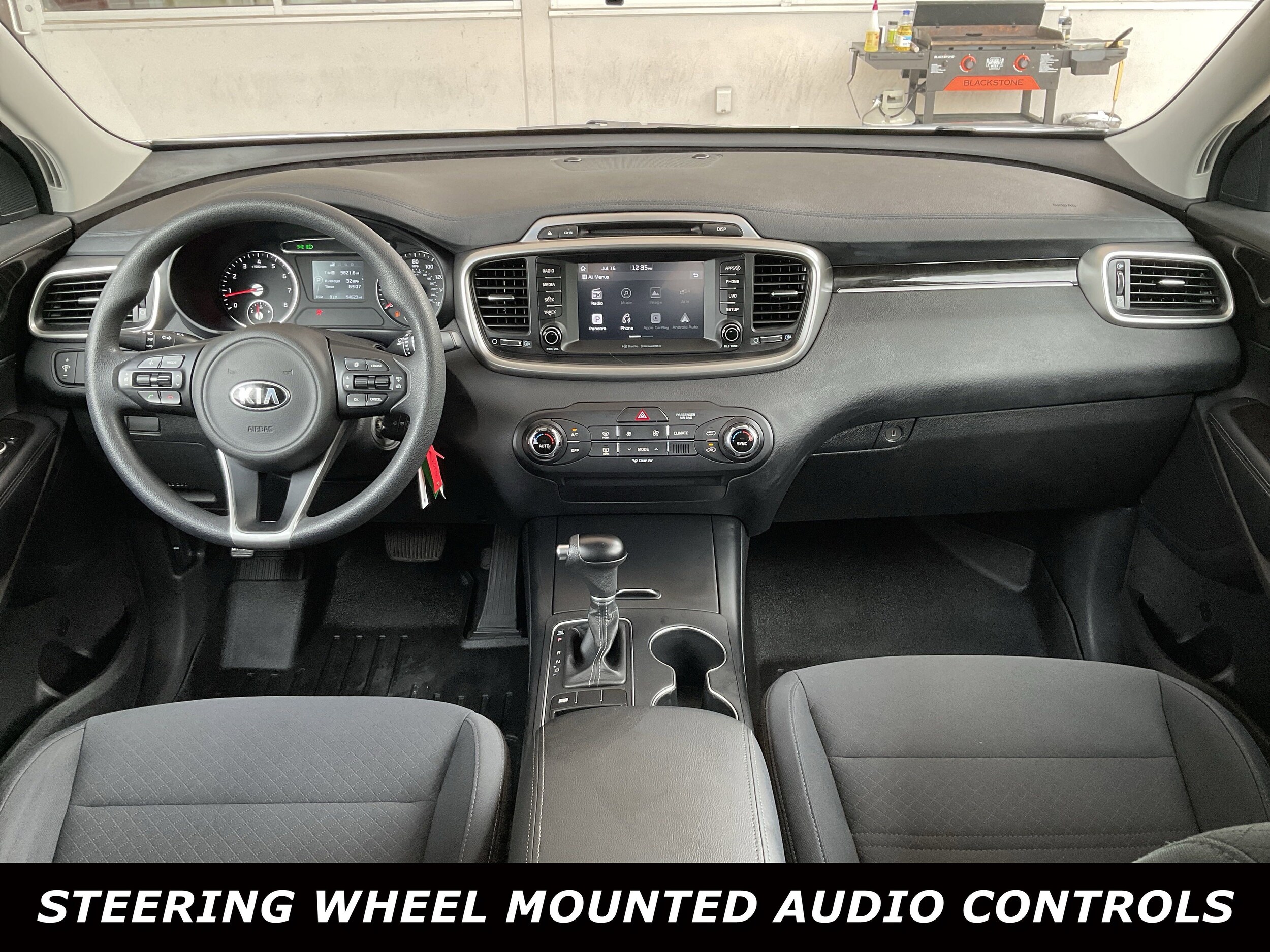 2018 Kia Sorento LX photo 3