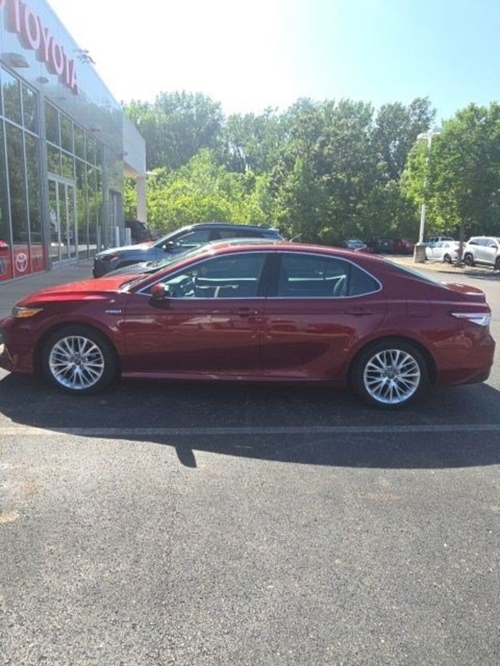 Used 2020 Toyota Camry Hybrid XLE CVT Sedan