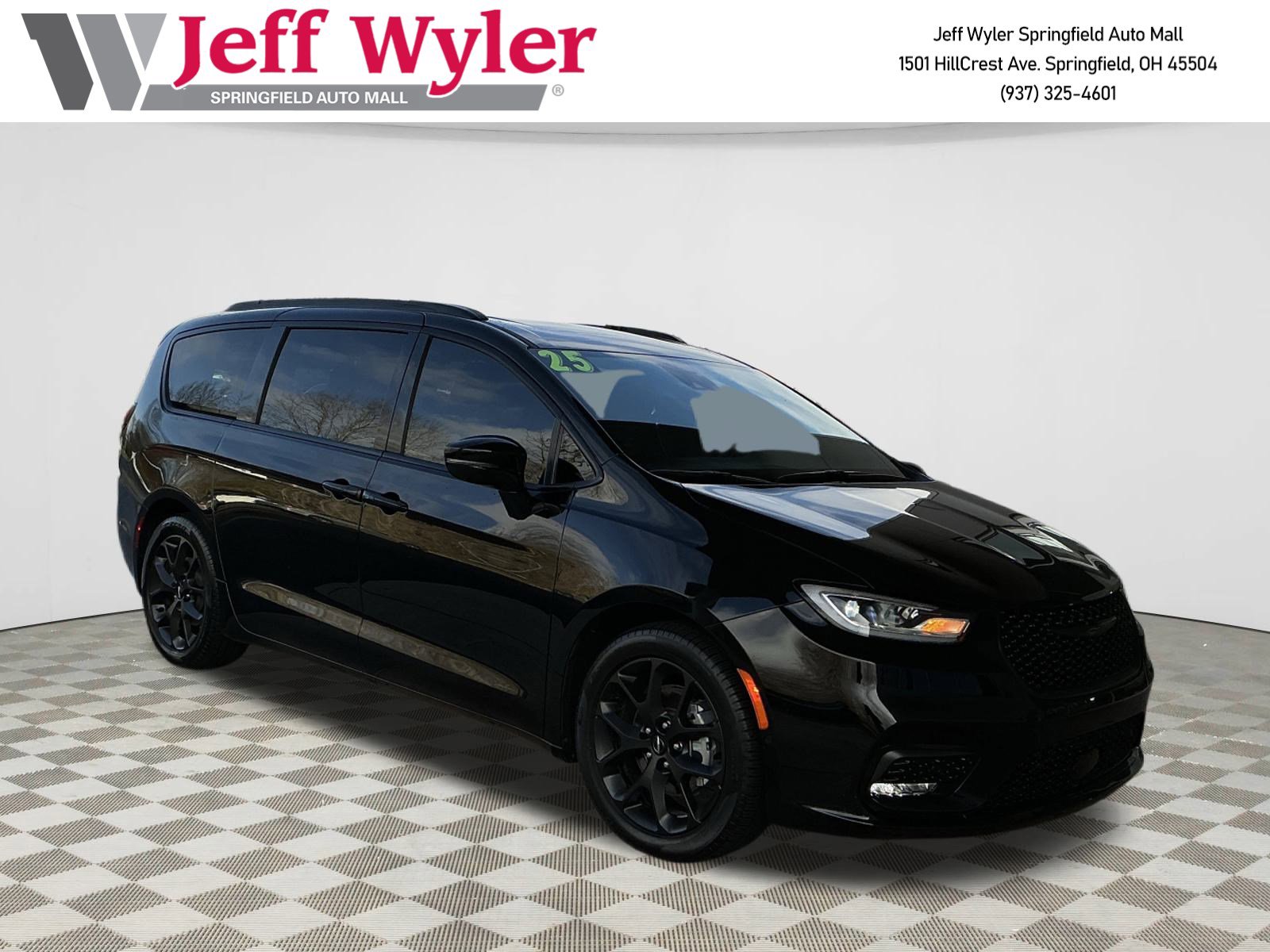 2025 Chrysler Pacifica Limited's photo