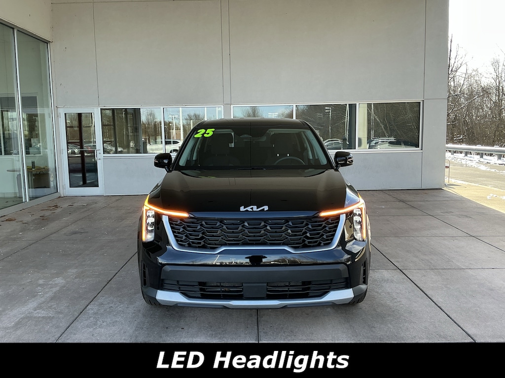 Used 2025 Kia Sorento LX FWD SUV