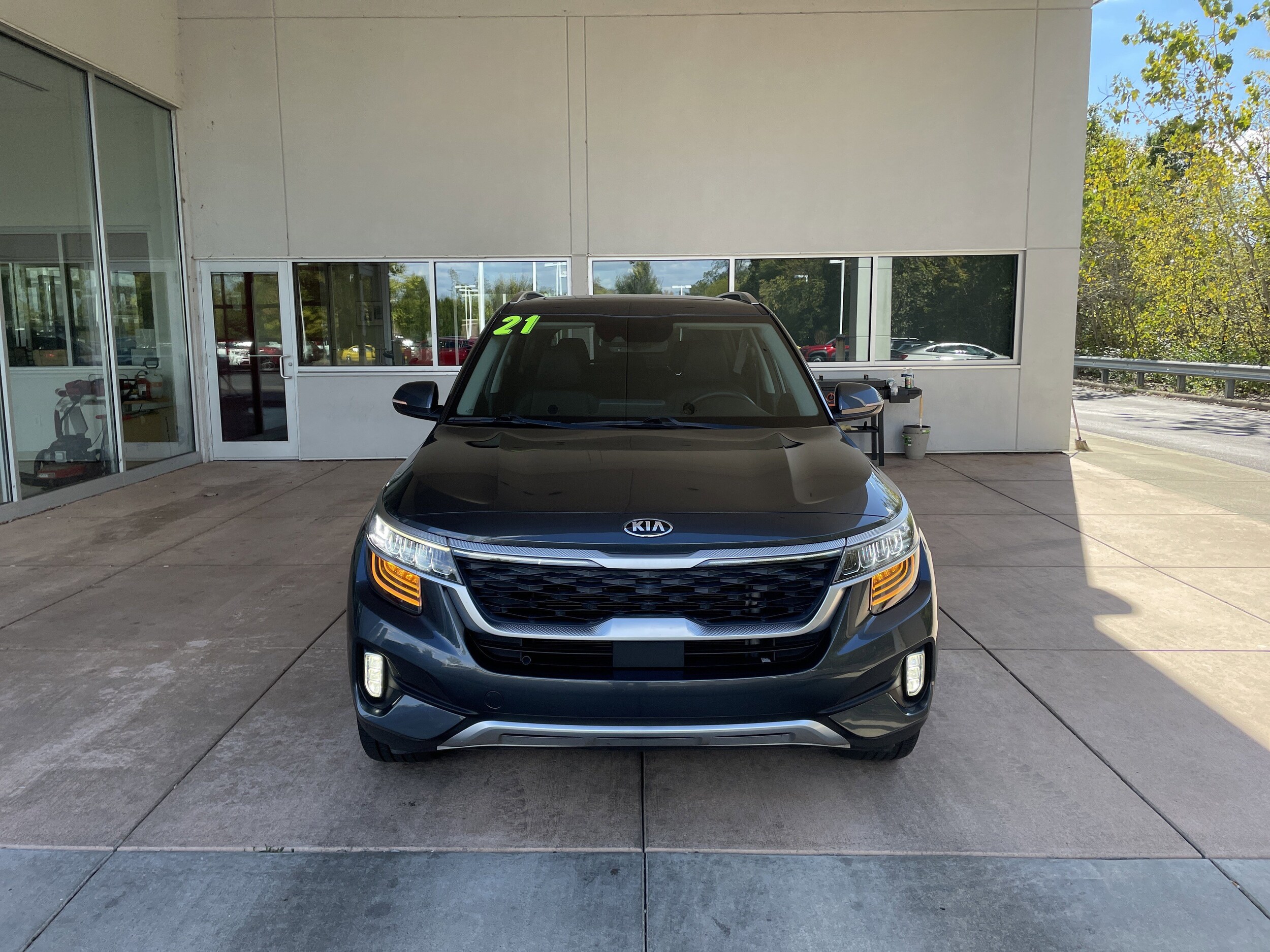 2021 Kia Seltos SX photo 2