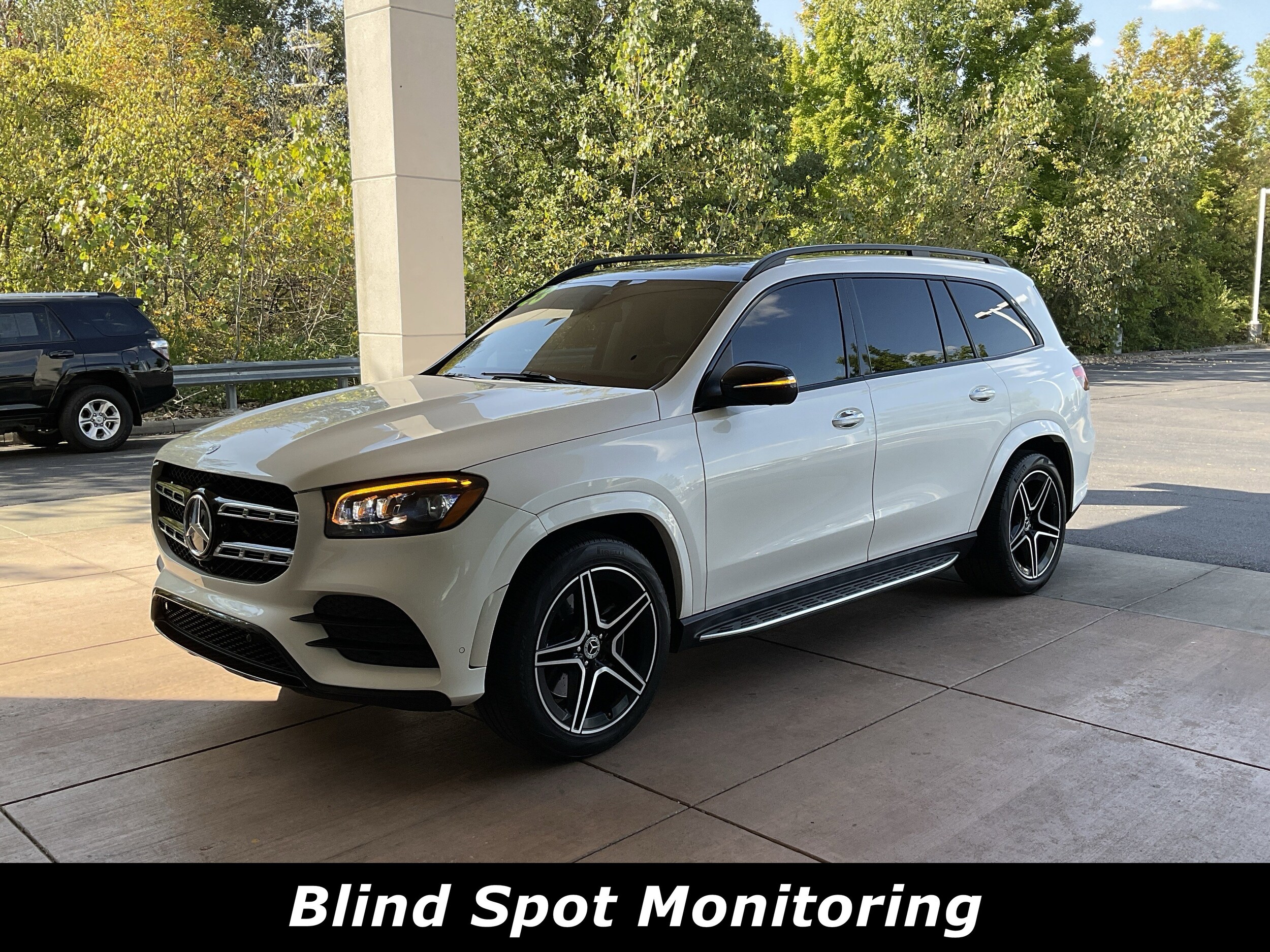 2023 Mercedes Benz GLS 450 4MATIC photo 3