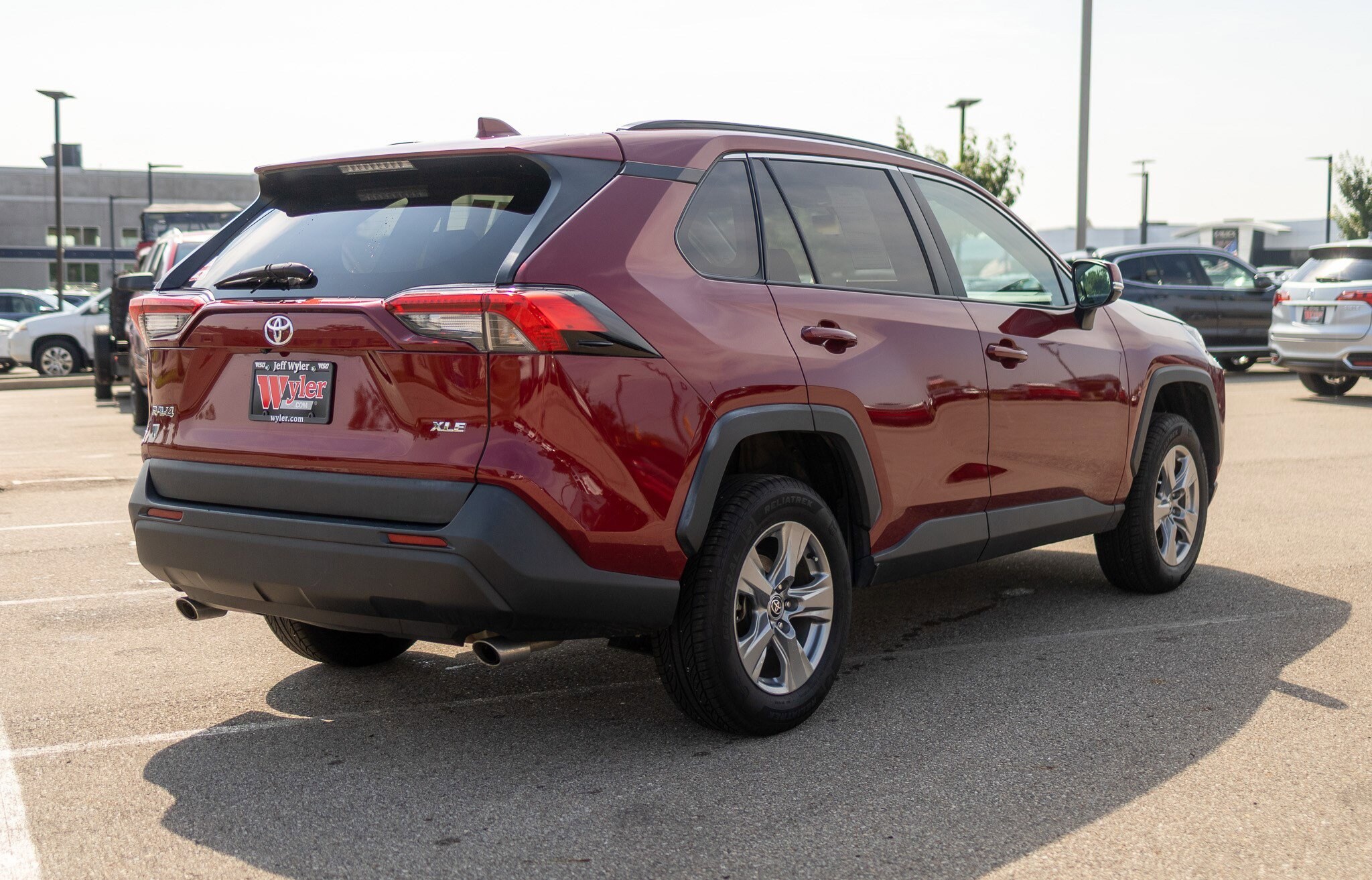 2022 Toyota RAV4 XLE photo 2