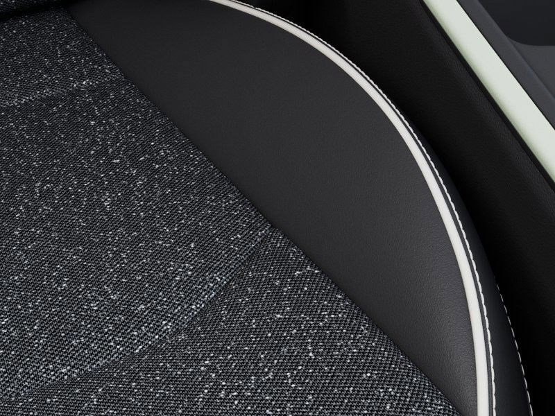 2025 Kia K4 GT-Line photo 2