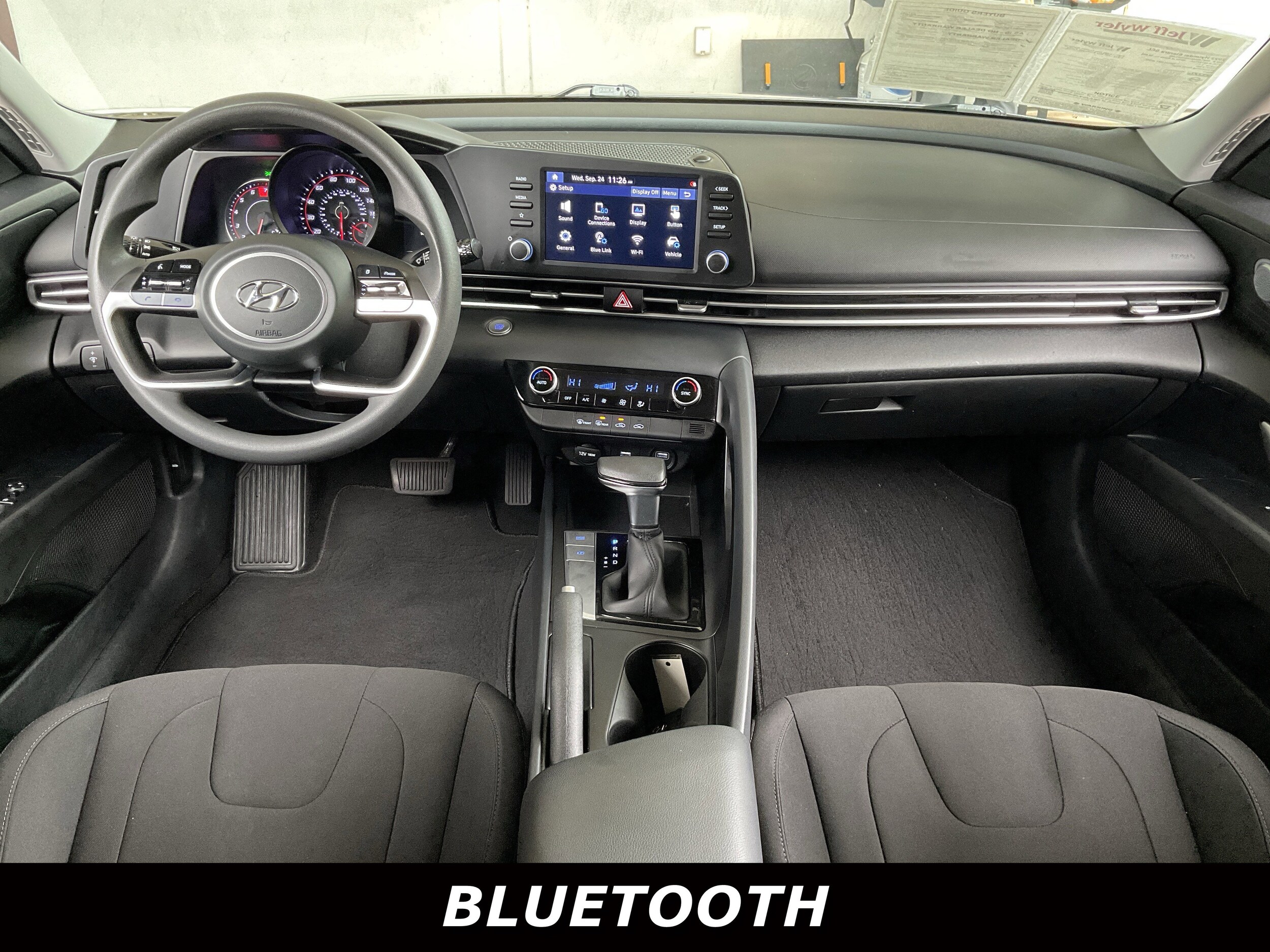 2022 Hyundai Elantra SEL photo 3