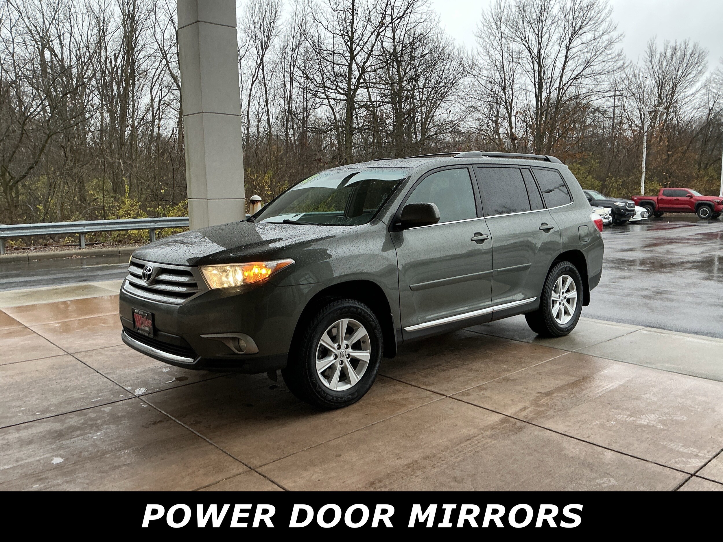 2013 Toyota Highlander Base Plus photo 3